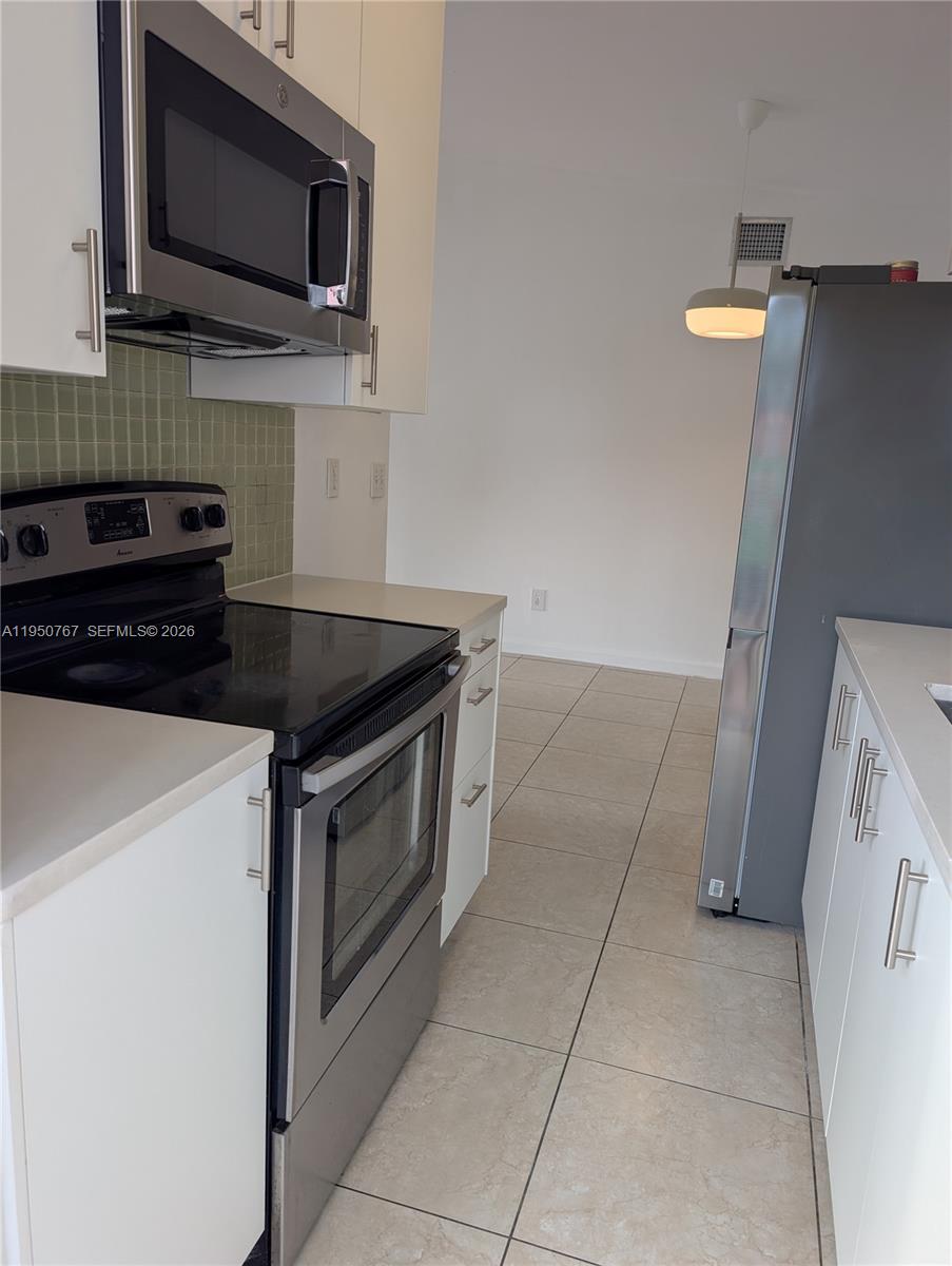 1585 NE 125th St # 8