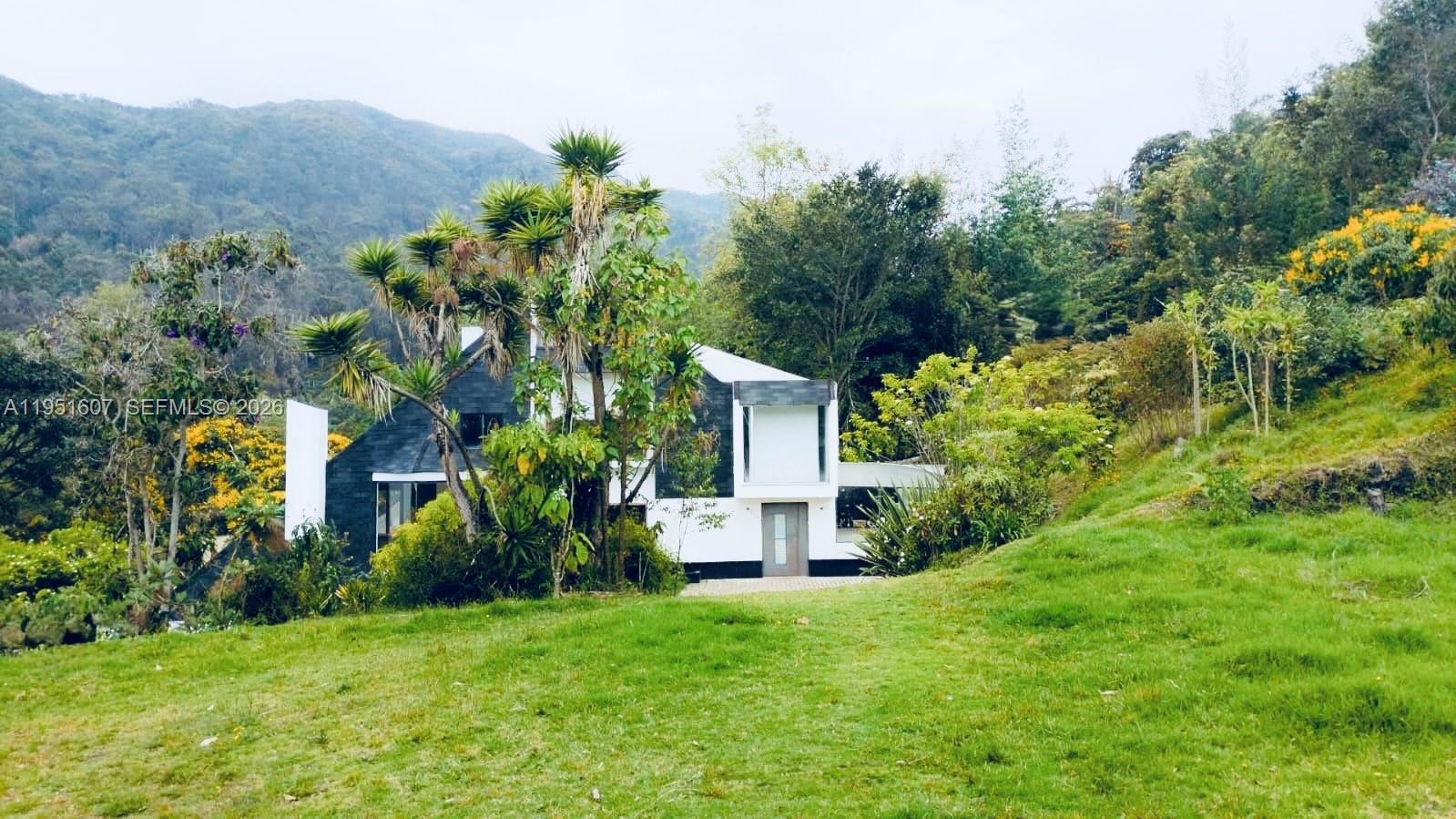 237 Diagonal 237 Carrera 7