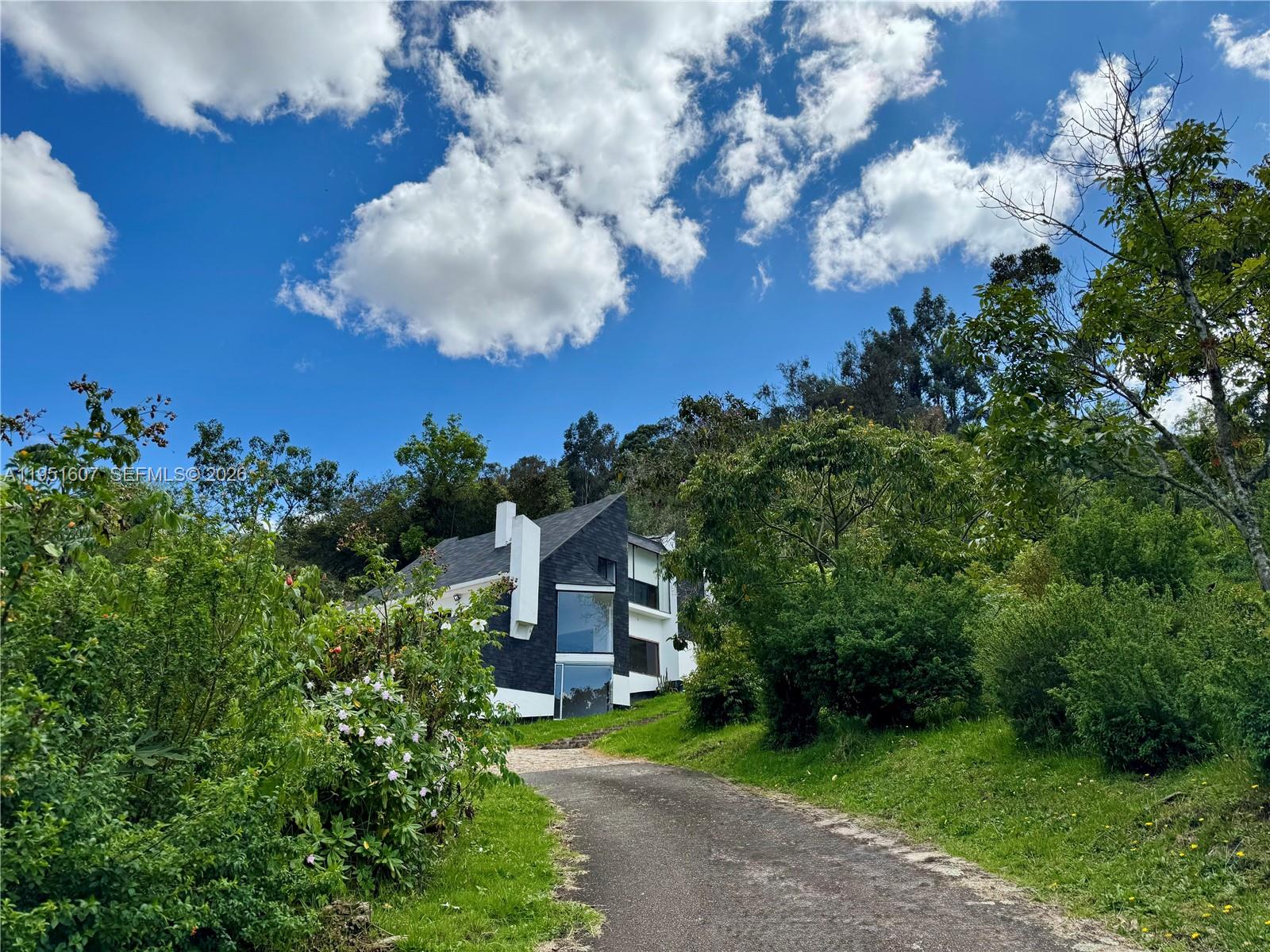 237 Diagonal 237 Carrera 7