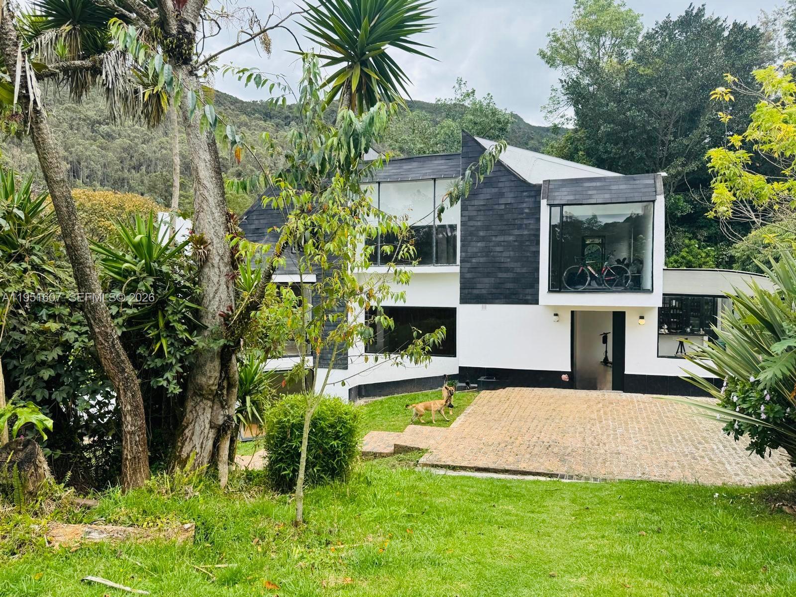 237 Diagonal 237 Carrera 7