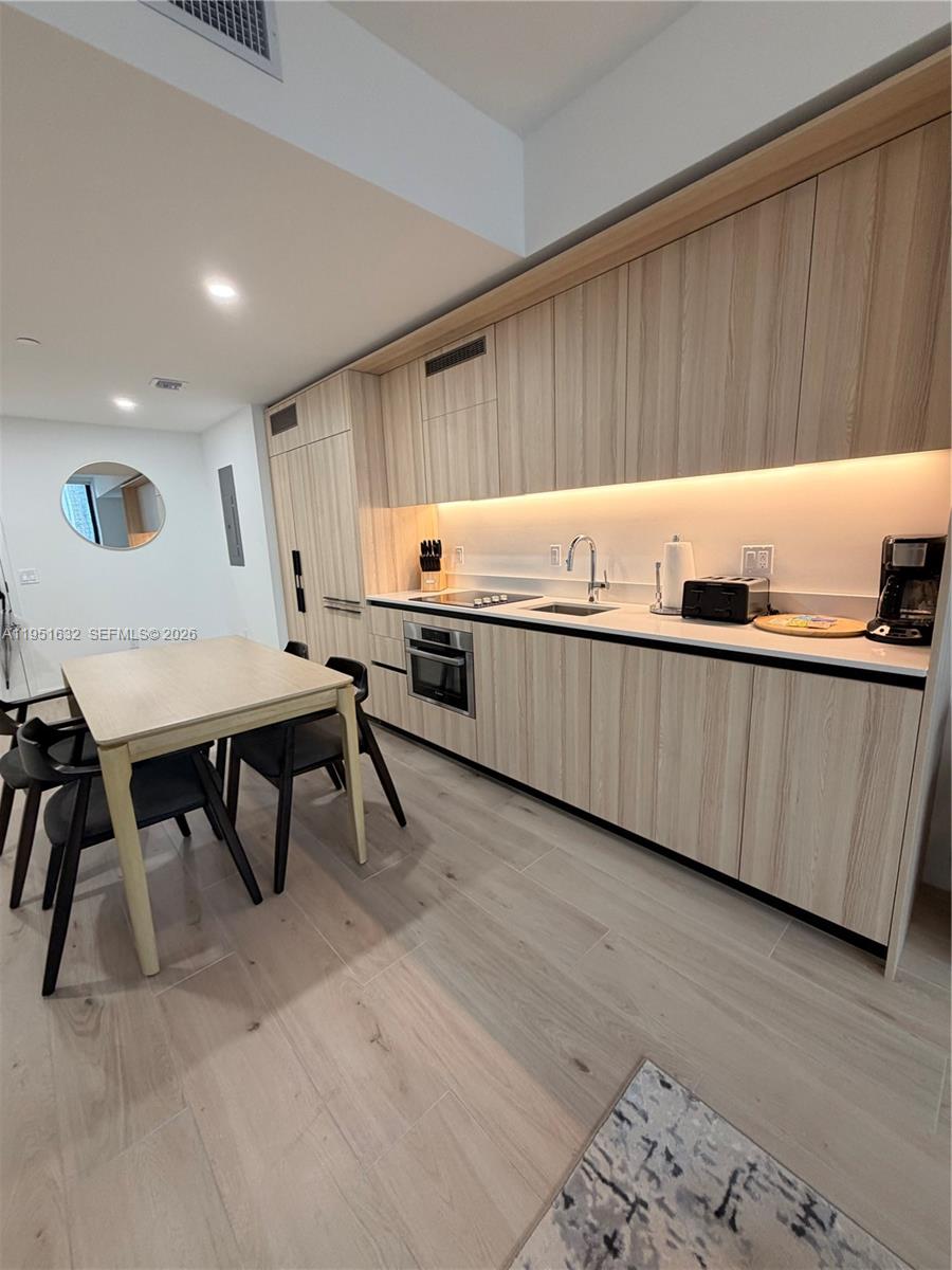 225 N Miami Ave Unit: 1107