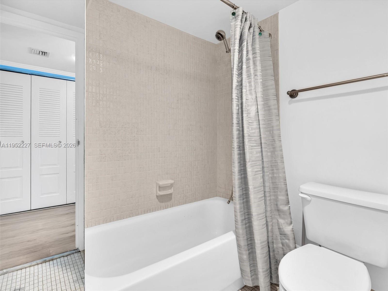 3675 N Country Club Dr # 409