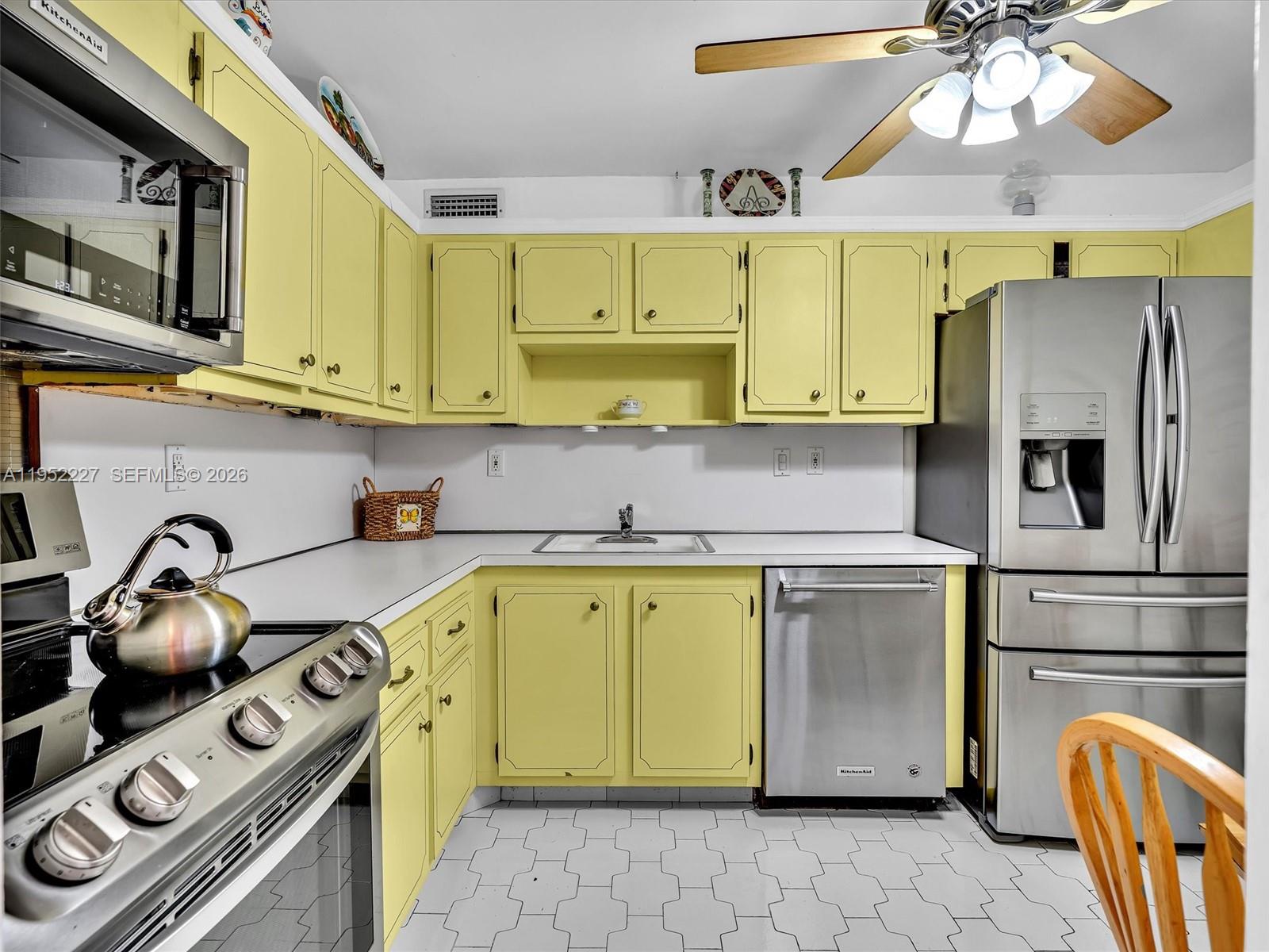 3675 N Country Club Dr # 409