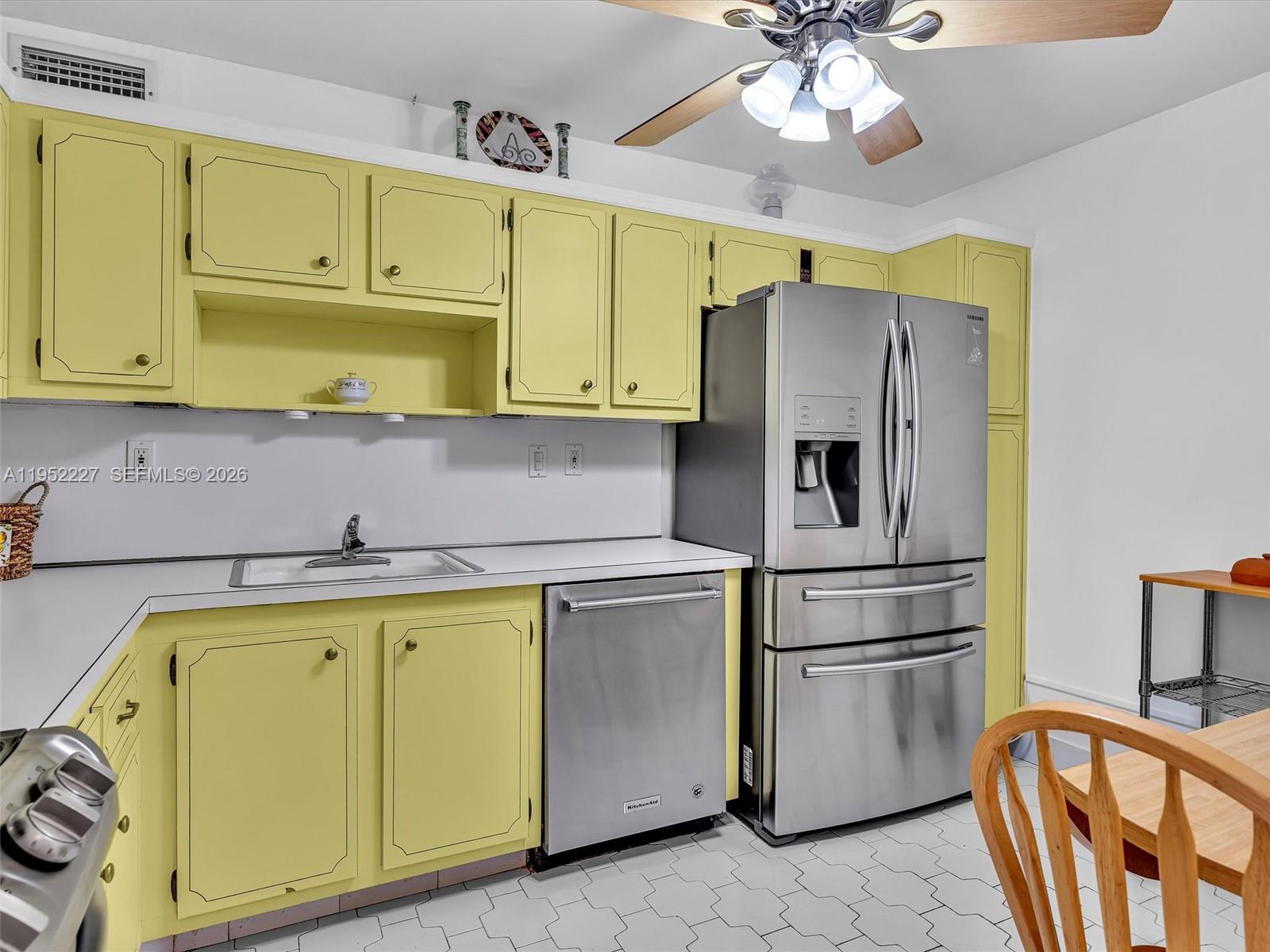 3675 N Country Club Dr # 409