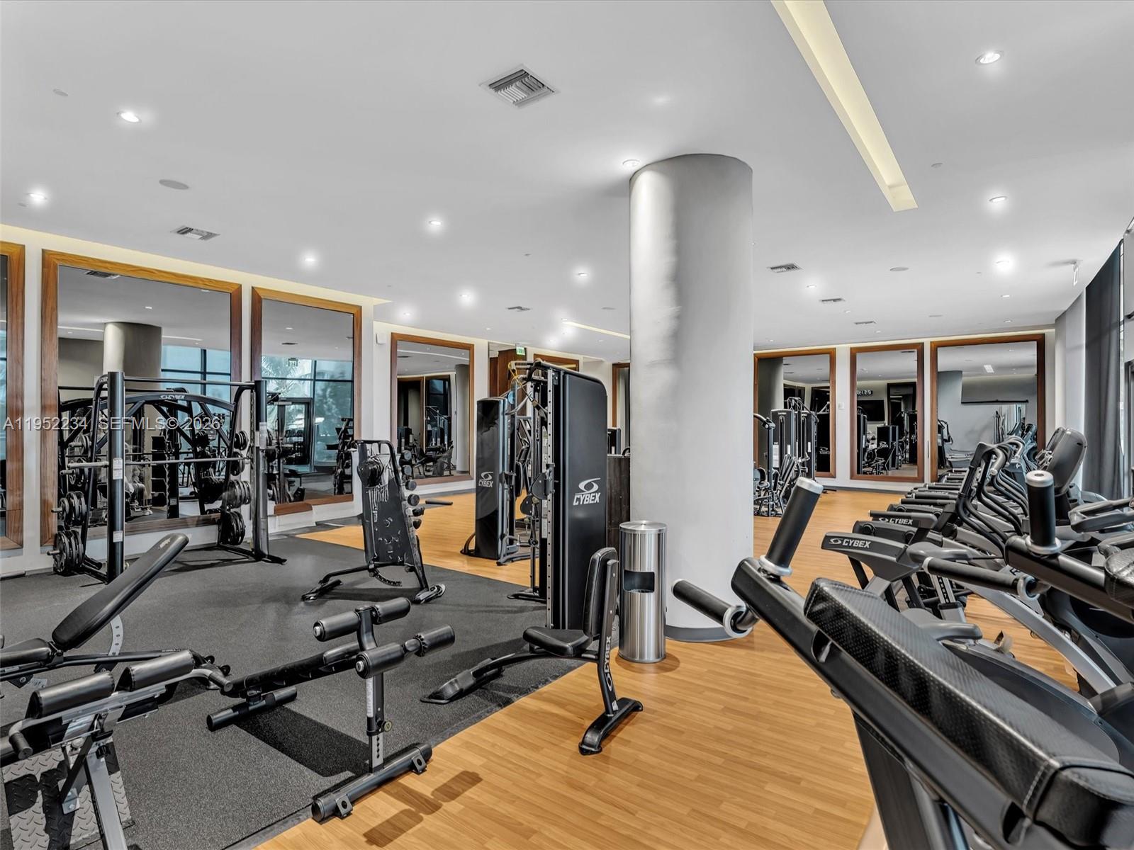 3300 NE 188th St # 718