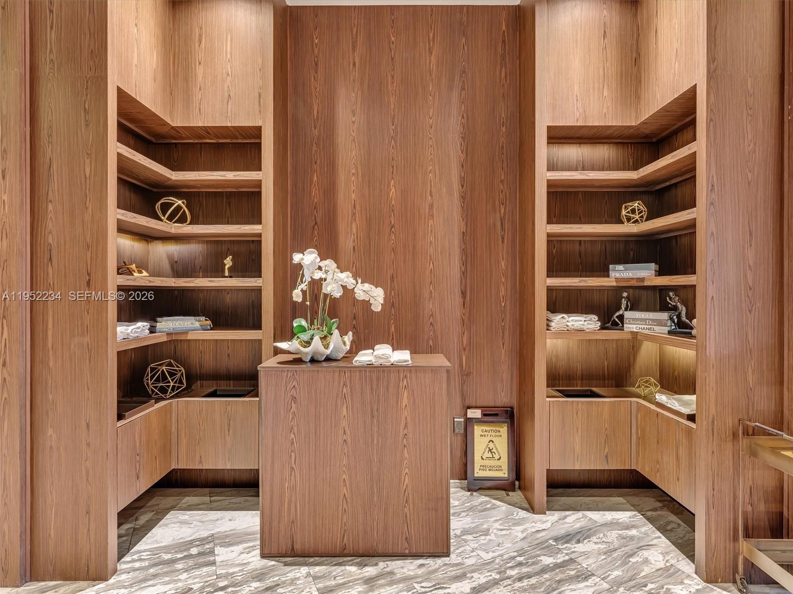 3300 NE 188th St # 718