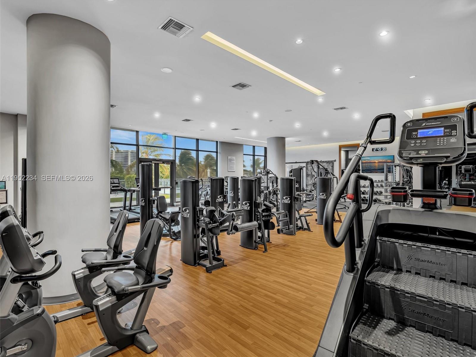 3300 NE 188th St # 718