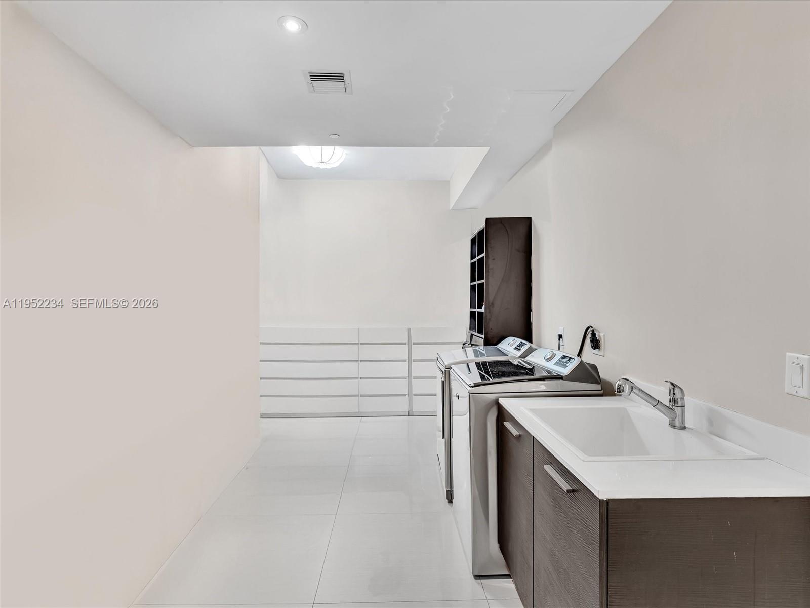 3300 NE 188th St # 718