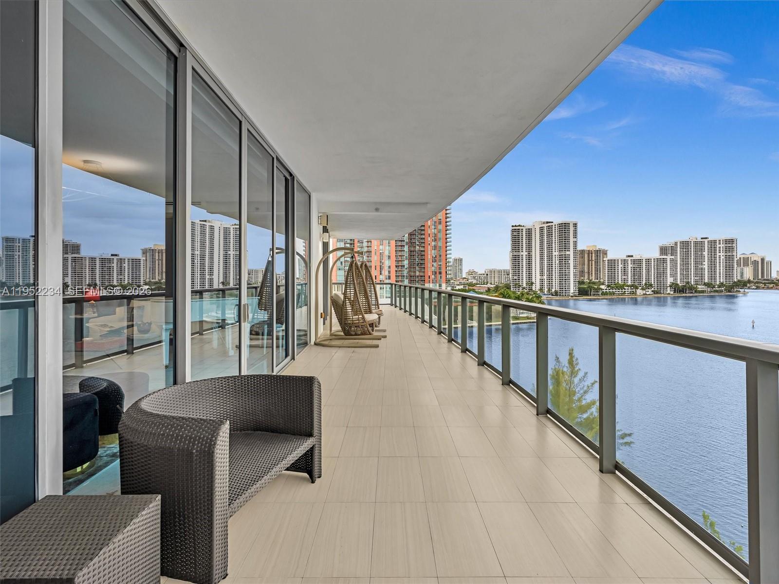 3300 NE 188th St # 718