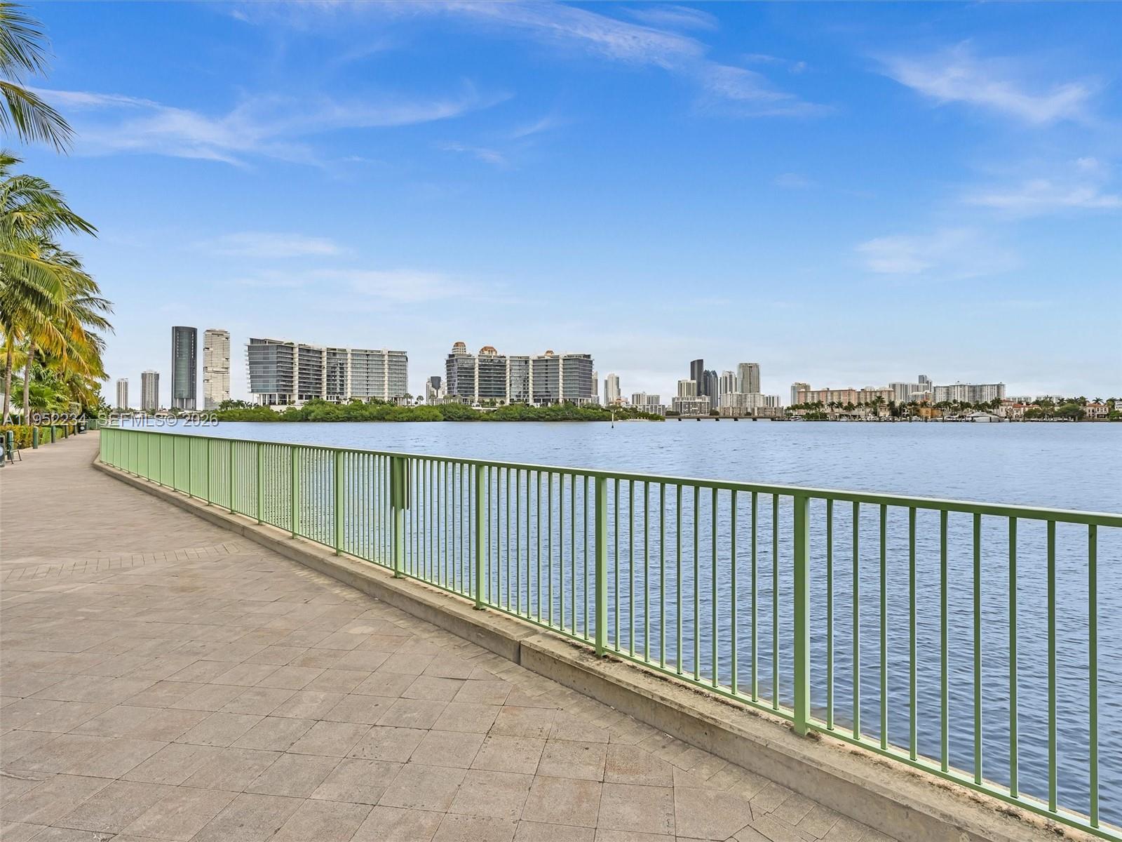 3300 NE 188th St # 718