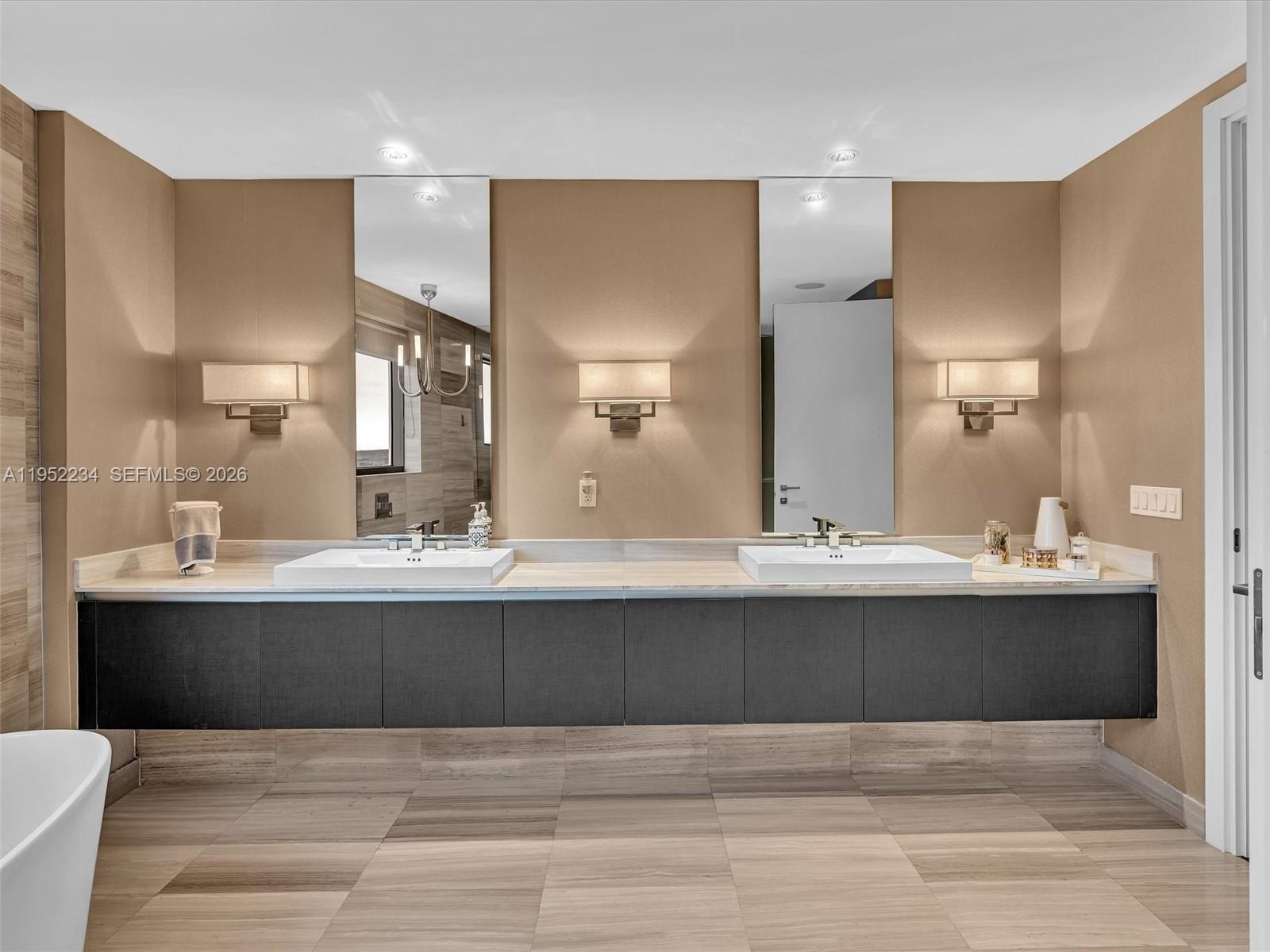 3300 NE 188th St # 718