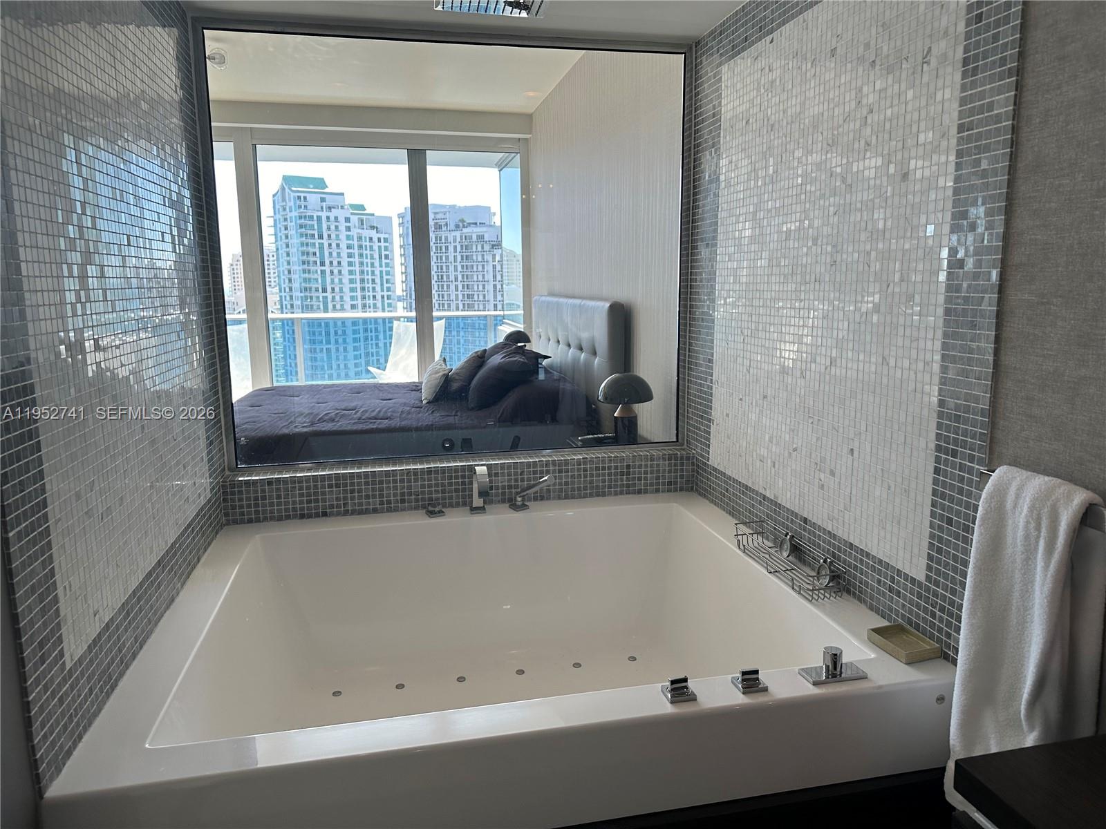 200 Biscayne Boulevard Way # 3303