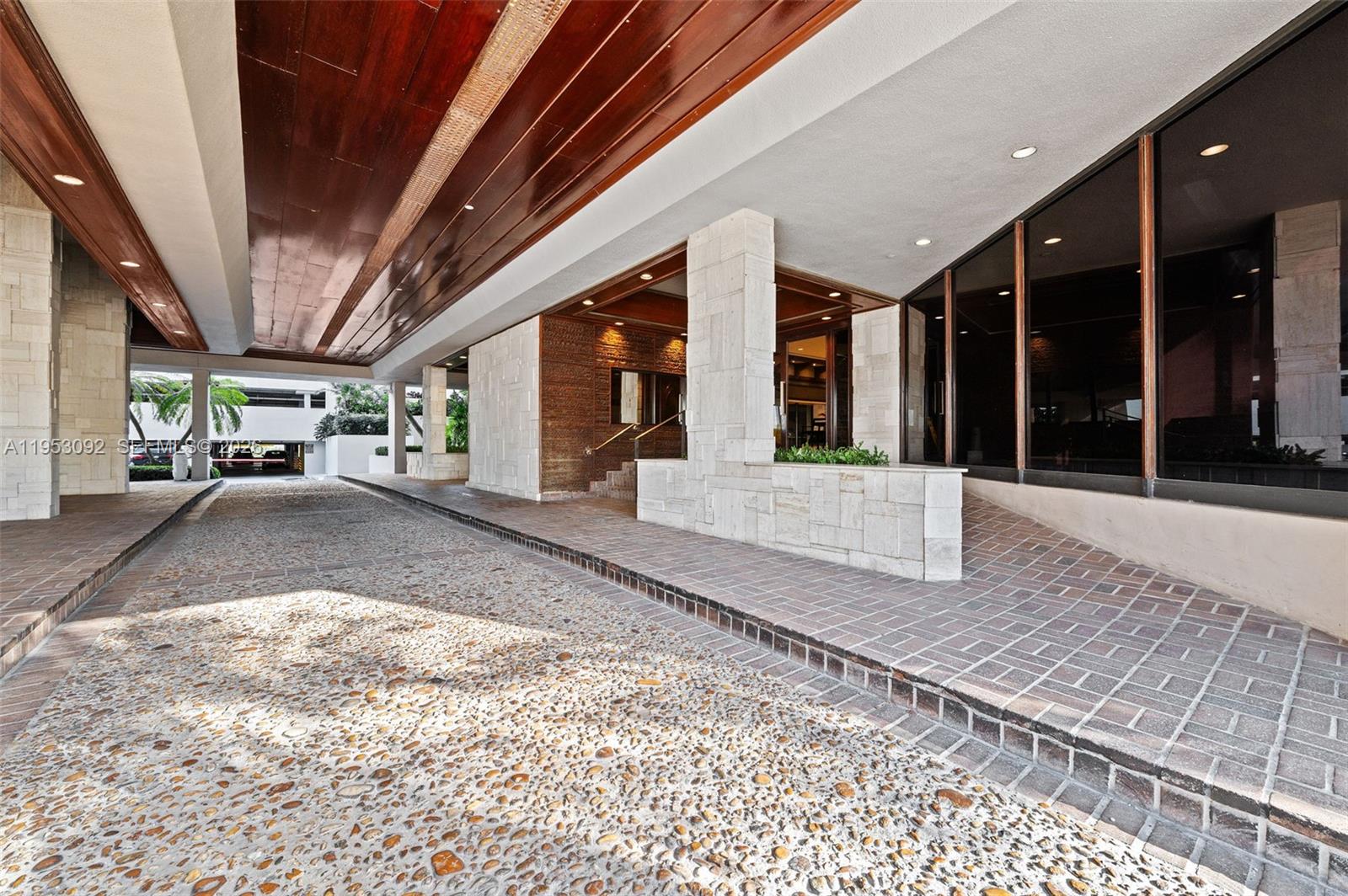 1 Grove Isle Dr # A1106