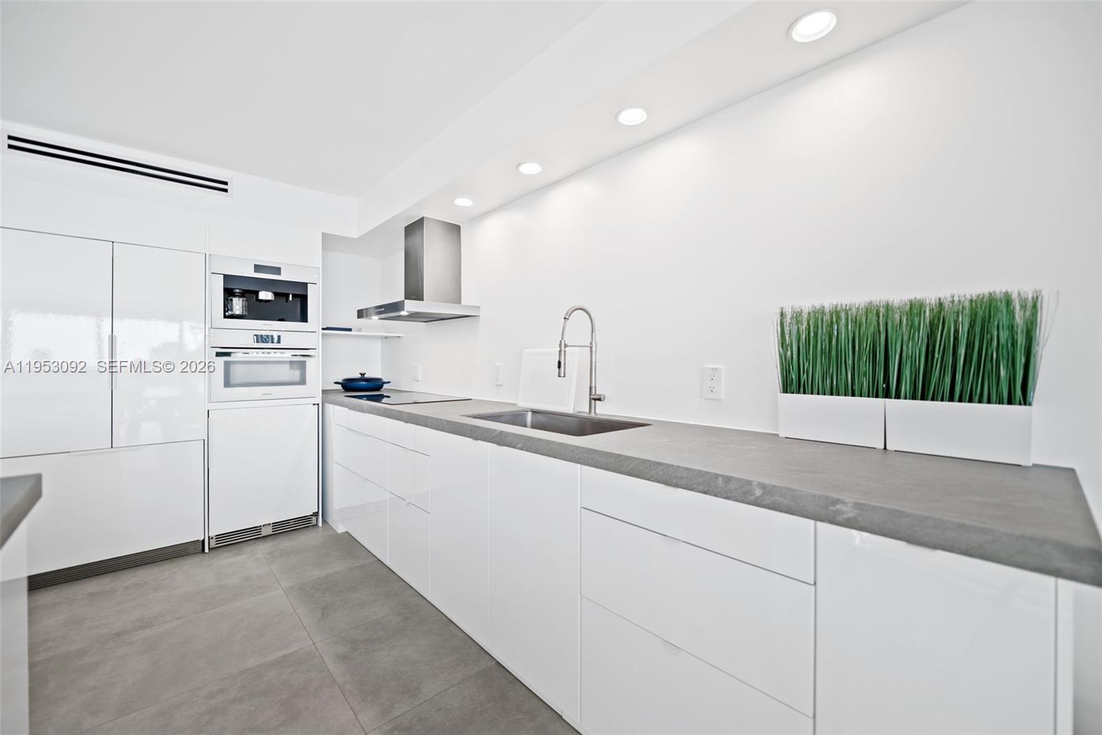 1 Grove Isle Dr # A1106