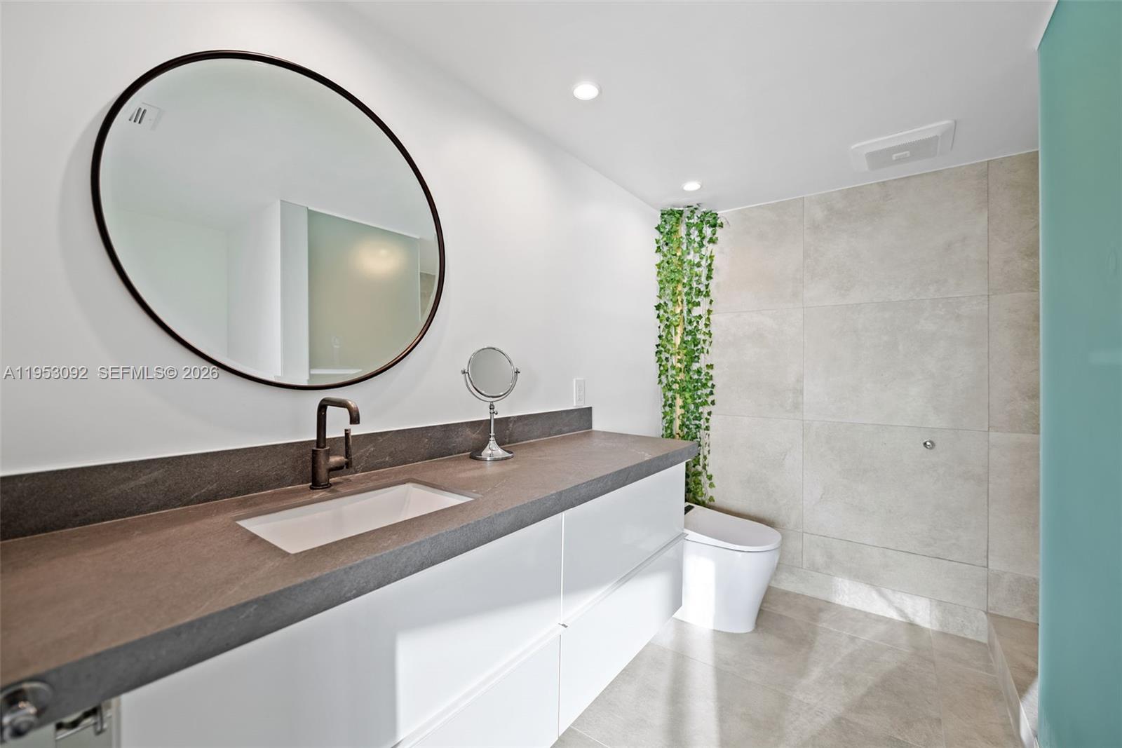 1 Grove Isle Dr # A1106