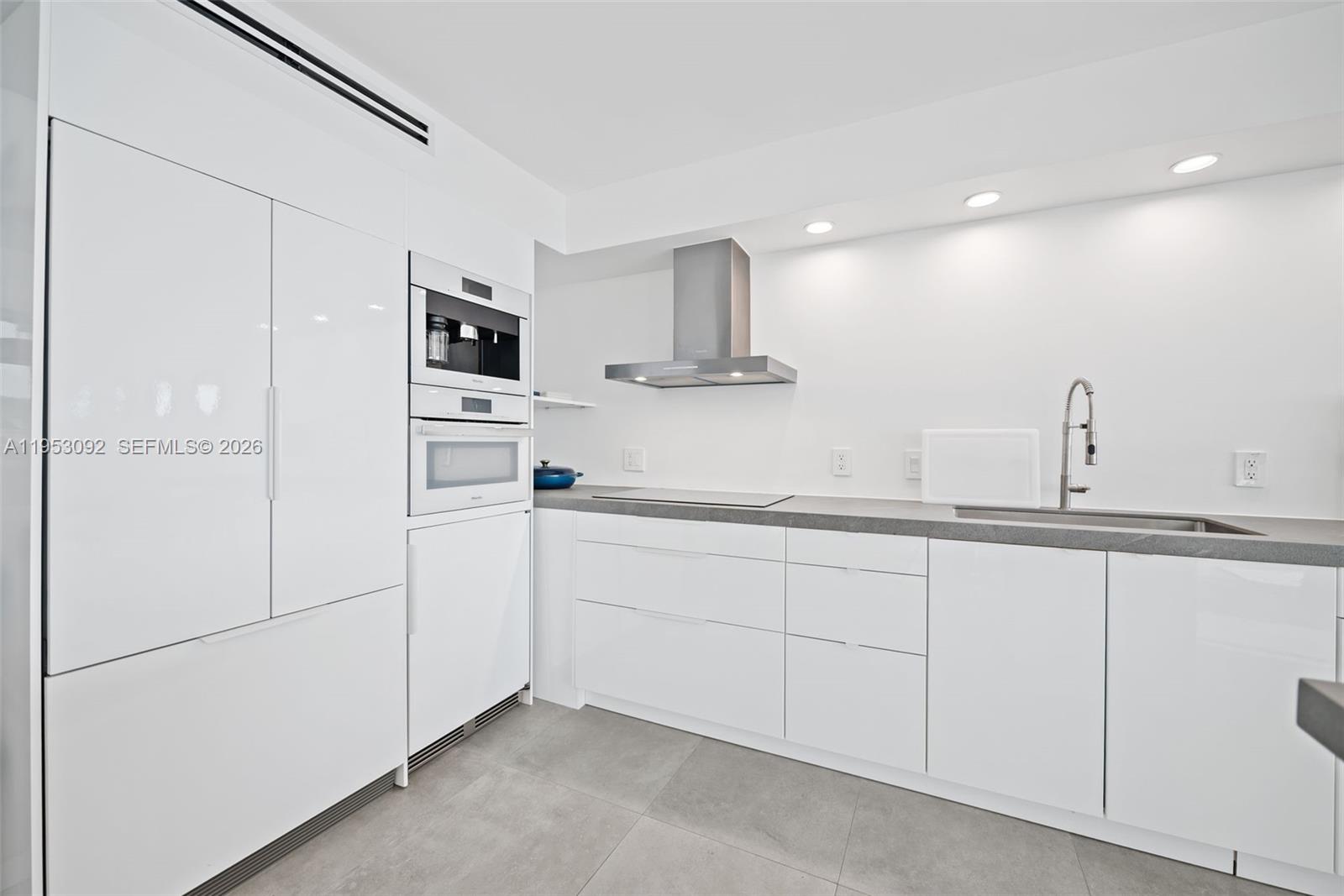 1 Grove Isle Dr # A1106