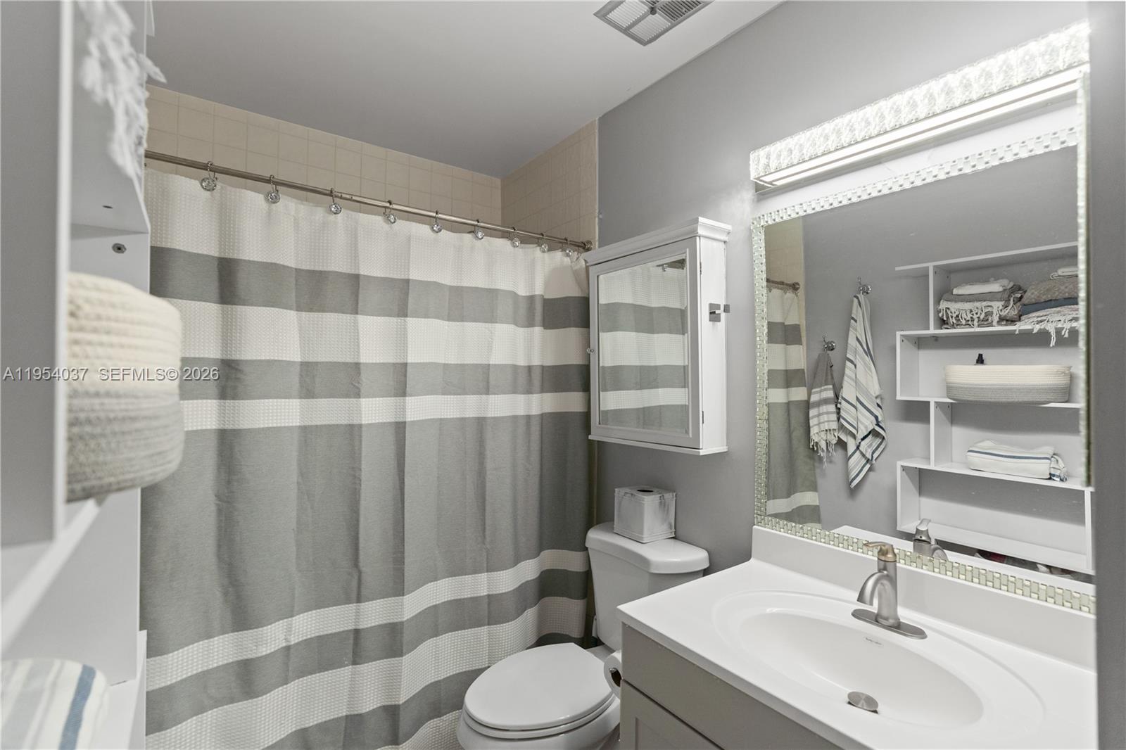 21200 Harbor Way # 11 Unit: 118-11