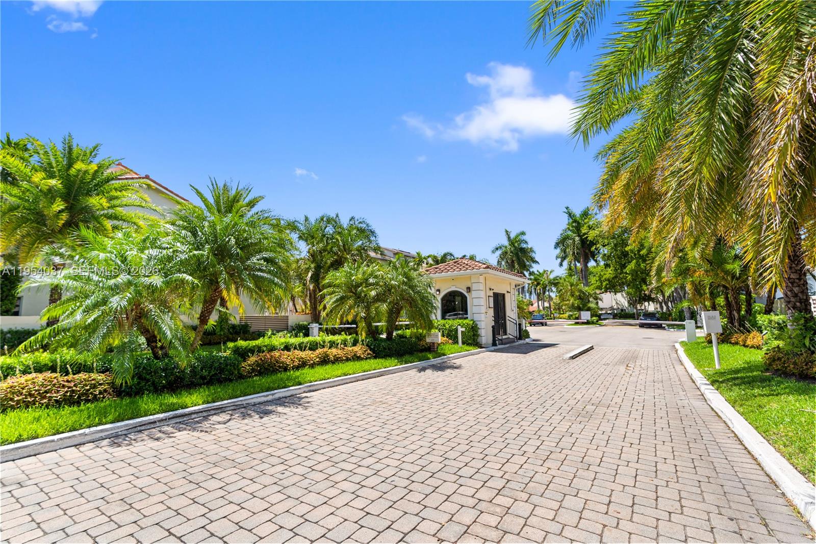 21200 Harbor Way # 11 Unit: 118-11