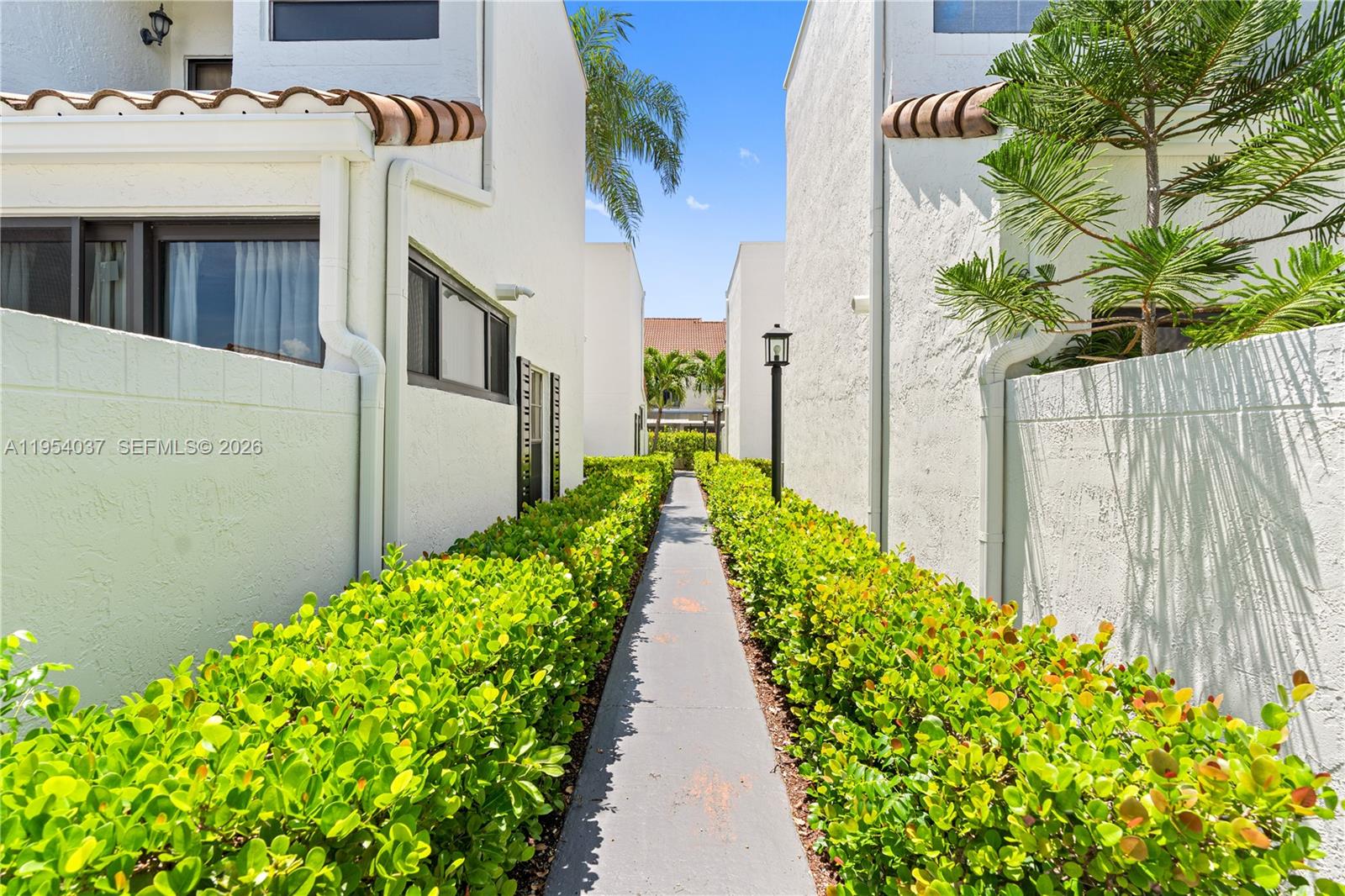 21200 Harbor Way # 11 Unit: 118-11