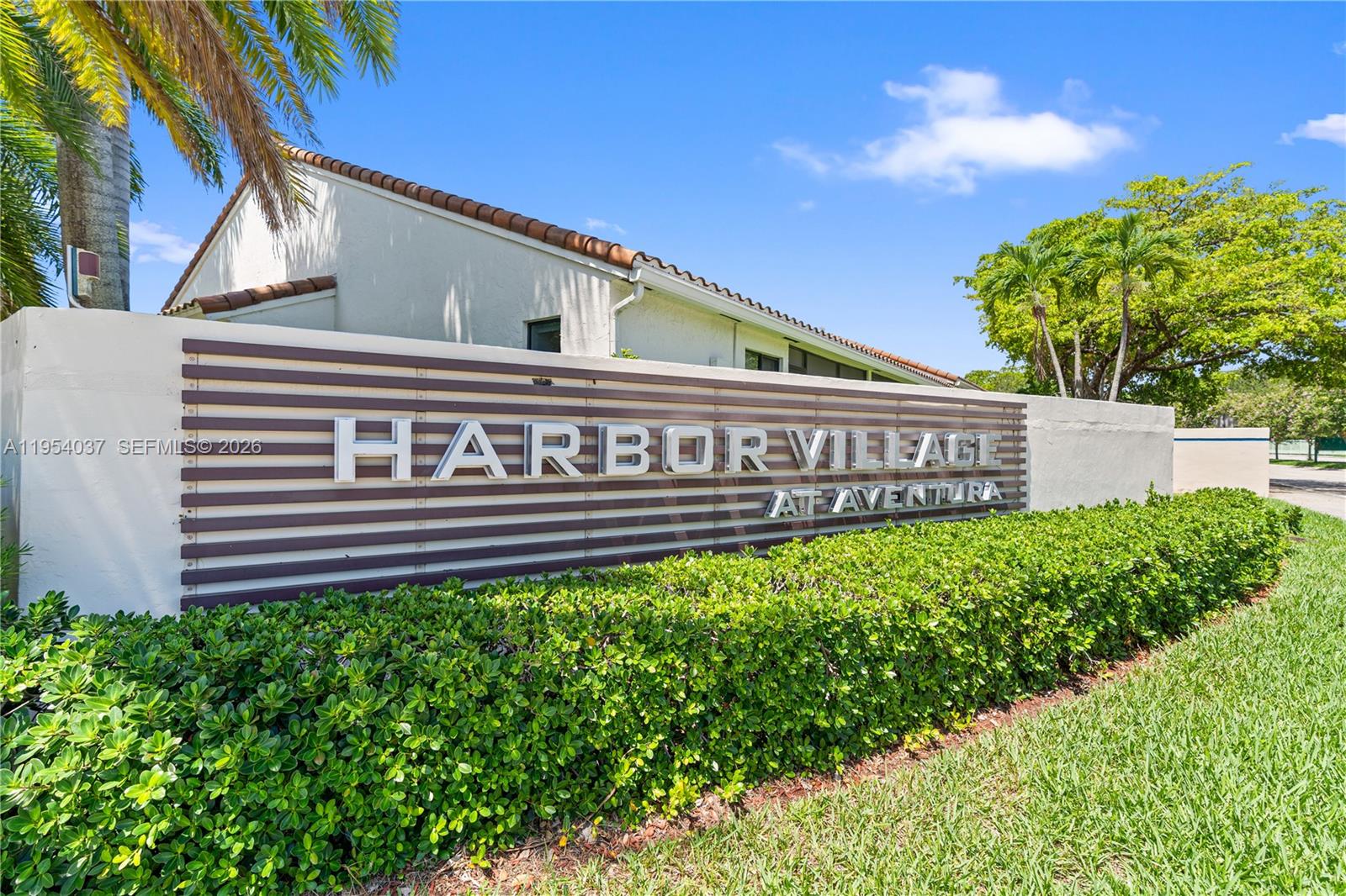 21200 Harbor Way # 11 Unit: 118-11