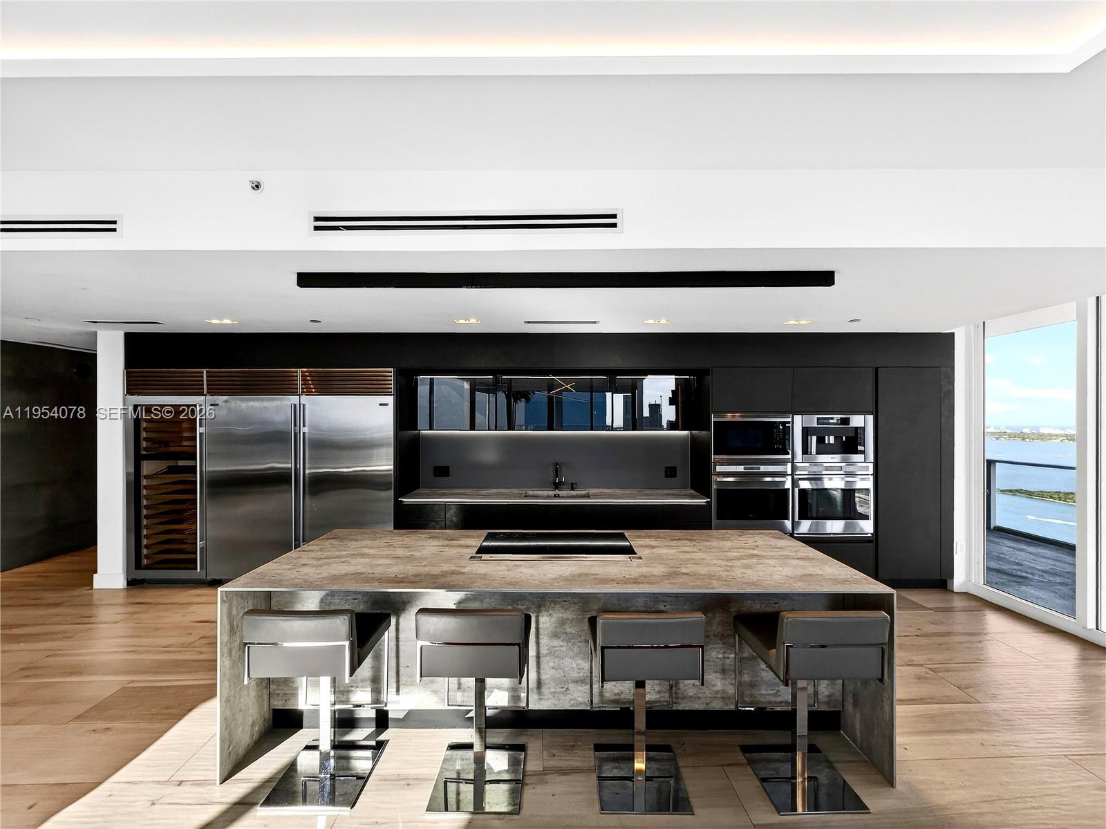 2020 N Bayshore Dr # 4104 Unit: PH-4104