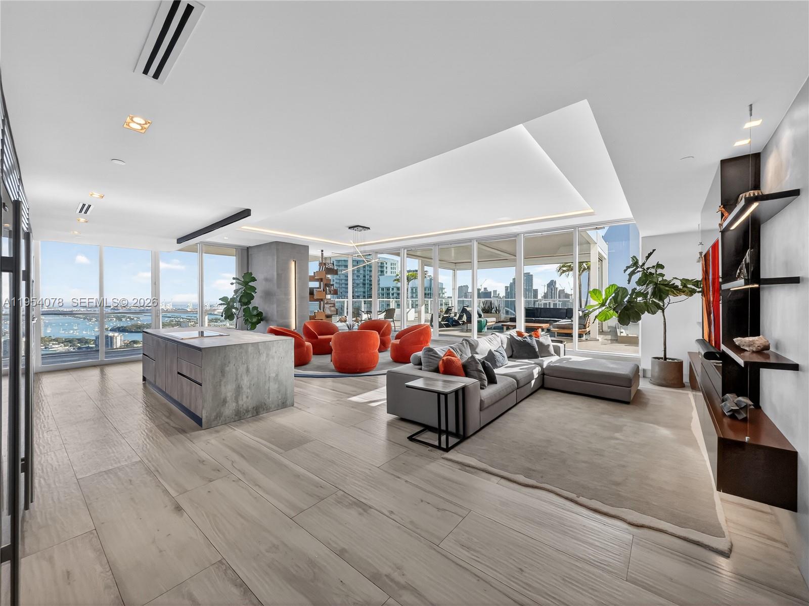 2020 N Bayshore Dr # 4104 Unit: PH-4104