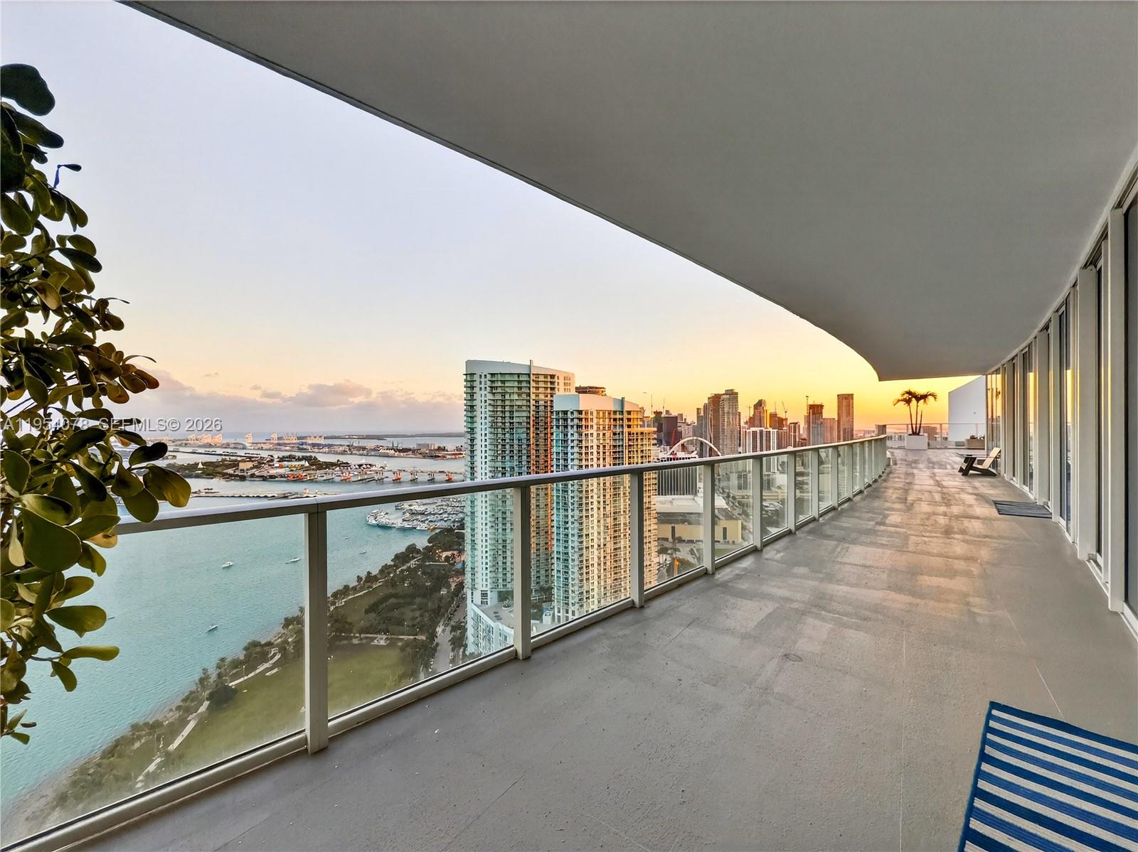2020 N Bayshore Dr # 4104 Unit: PH-4104