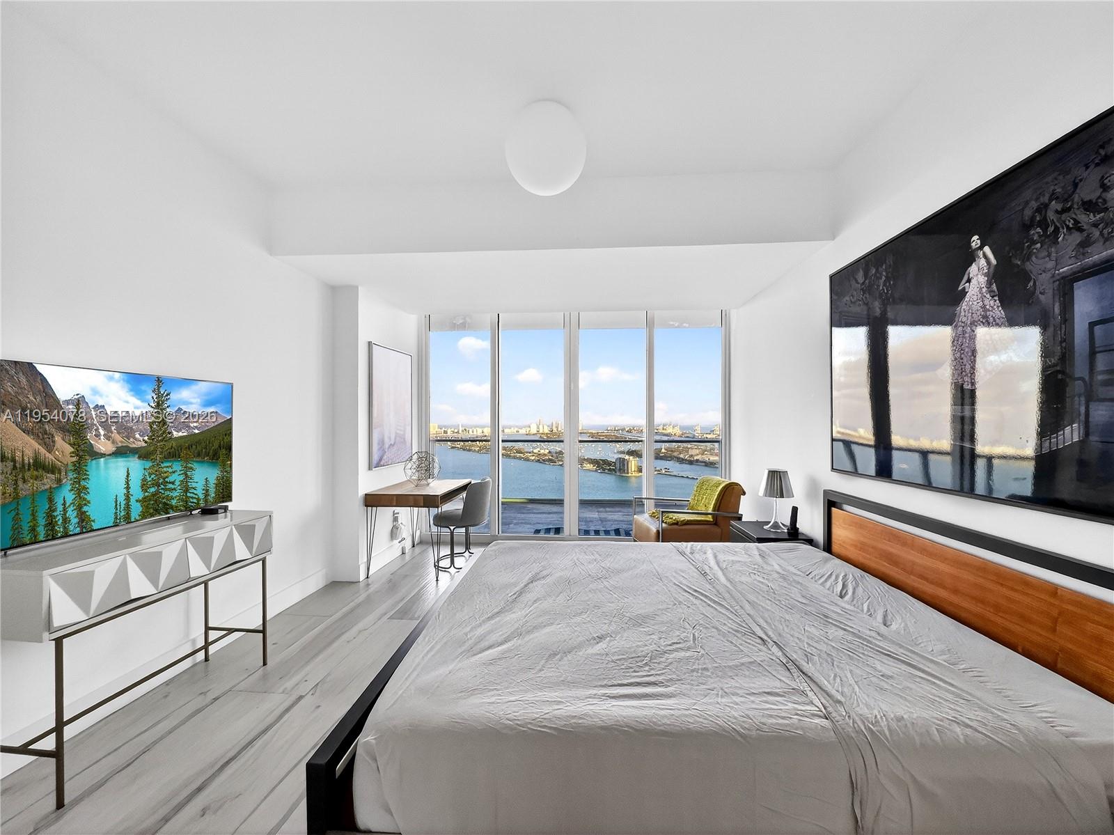 2020 N Bayshore Dr # 4104 Unit: PH-4104