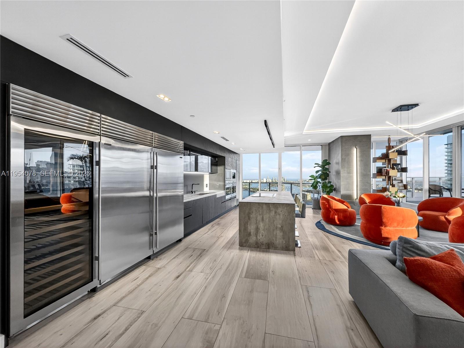 2020 N Bayshore Dr # 4104 Unit: PH-4104