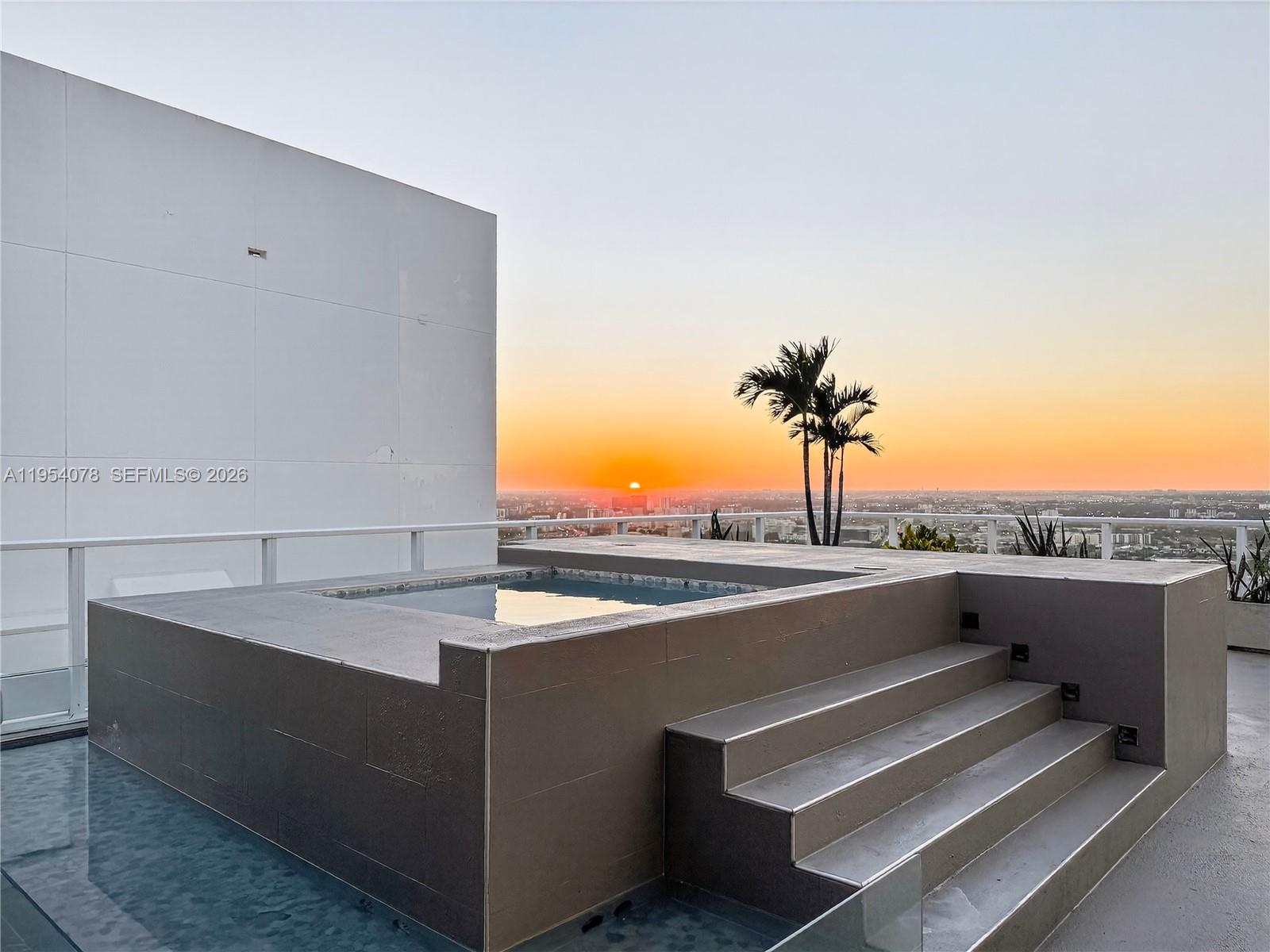 2020 N Bayshore Dr # 4104 Unit: PH-4104