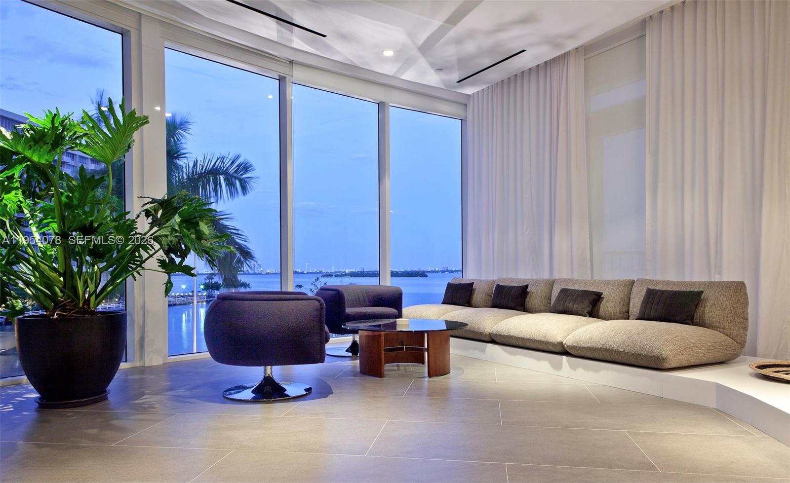 2020 N Bayshore Dr # 4104 Unit: PH-4104