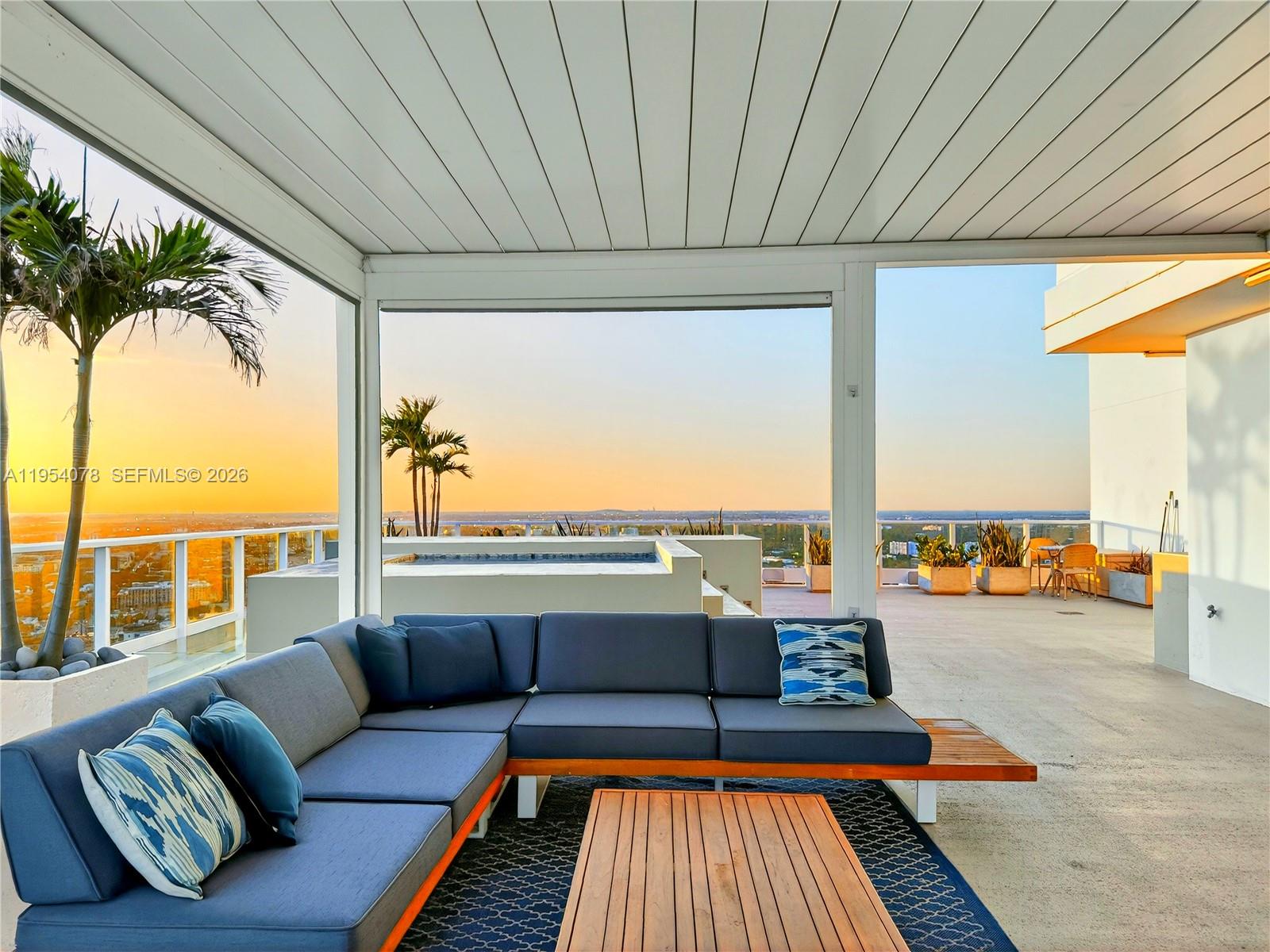 2020 N Bayshore Dr # 4104 Unit: PH-4104