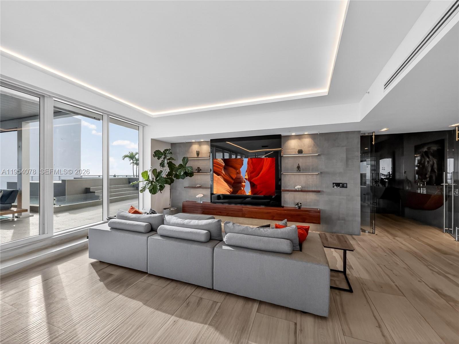 2020 N Bayshore Dr # 4104 Unit: PH-4104