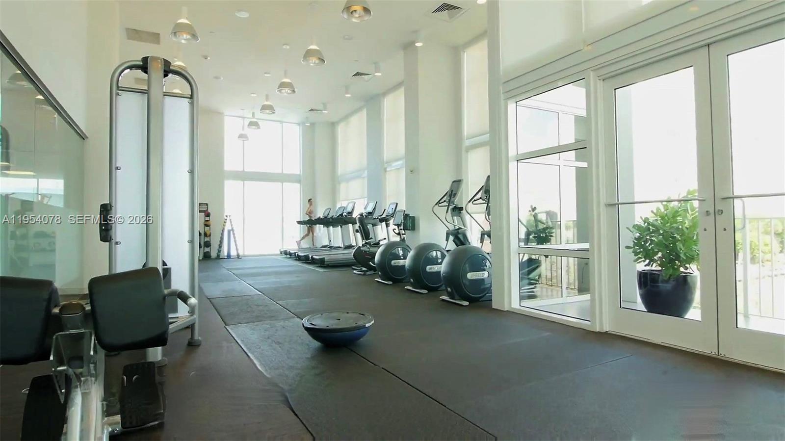 2020 N Bayshore Dr # 4104 Unit: PH-4104