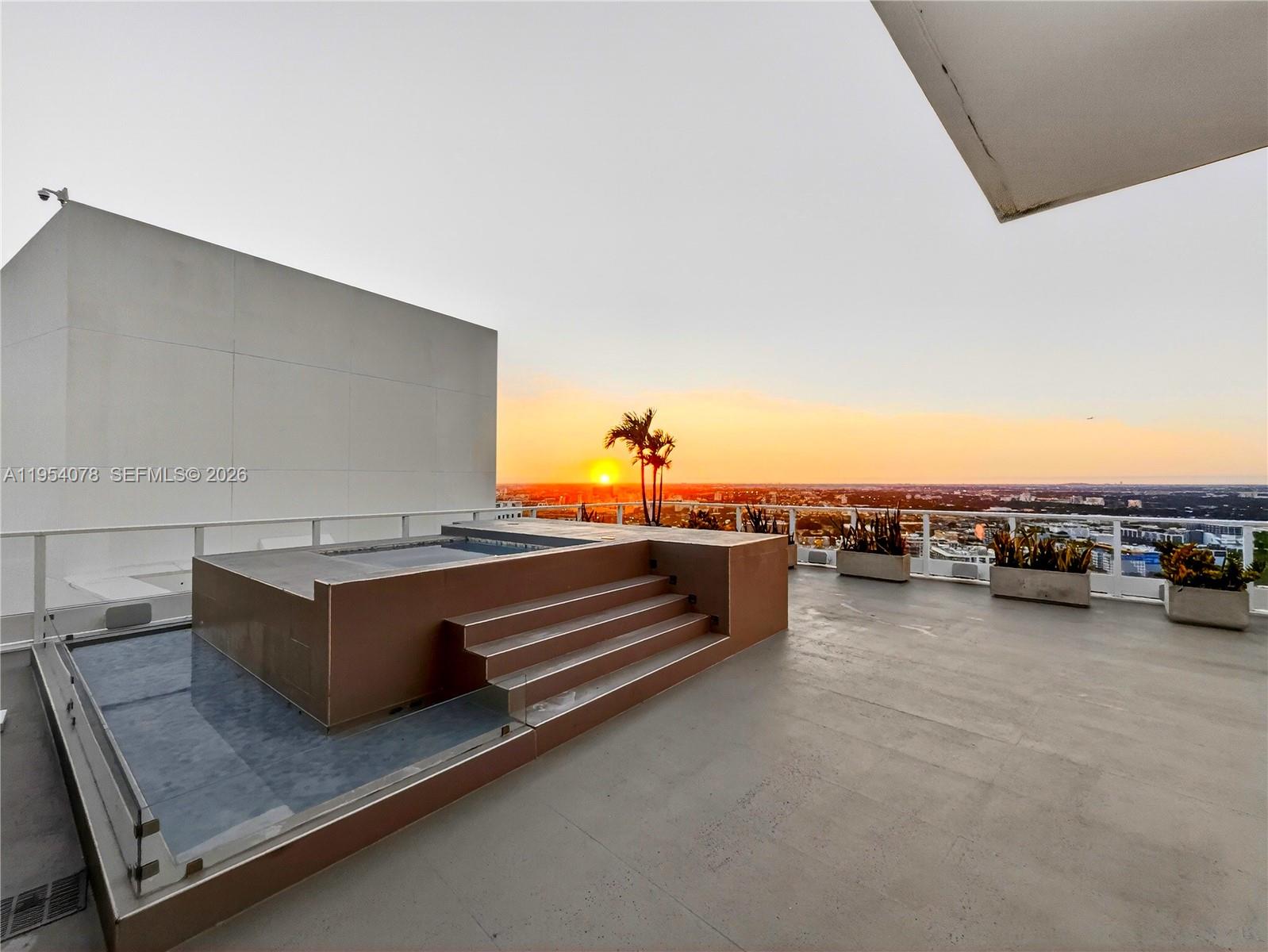 2020 N Bayshore Dr # 4104 Unit: PH-4104