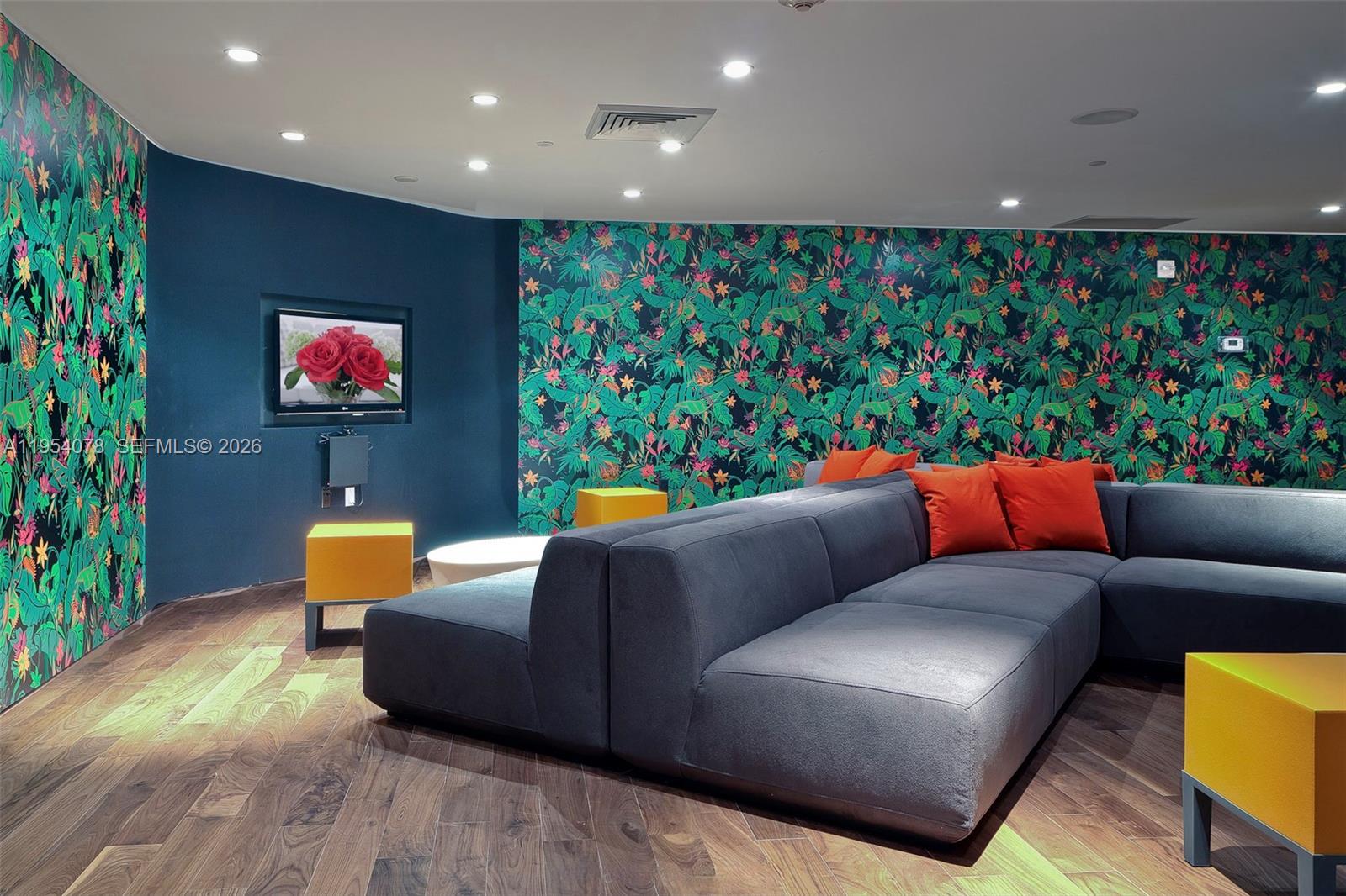 2020 N Bayshore Dr # 4104 Unit: PH-4104