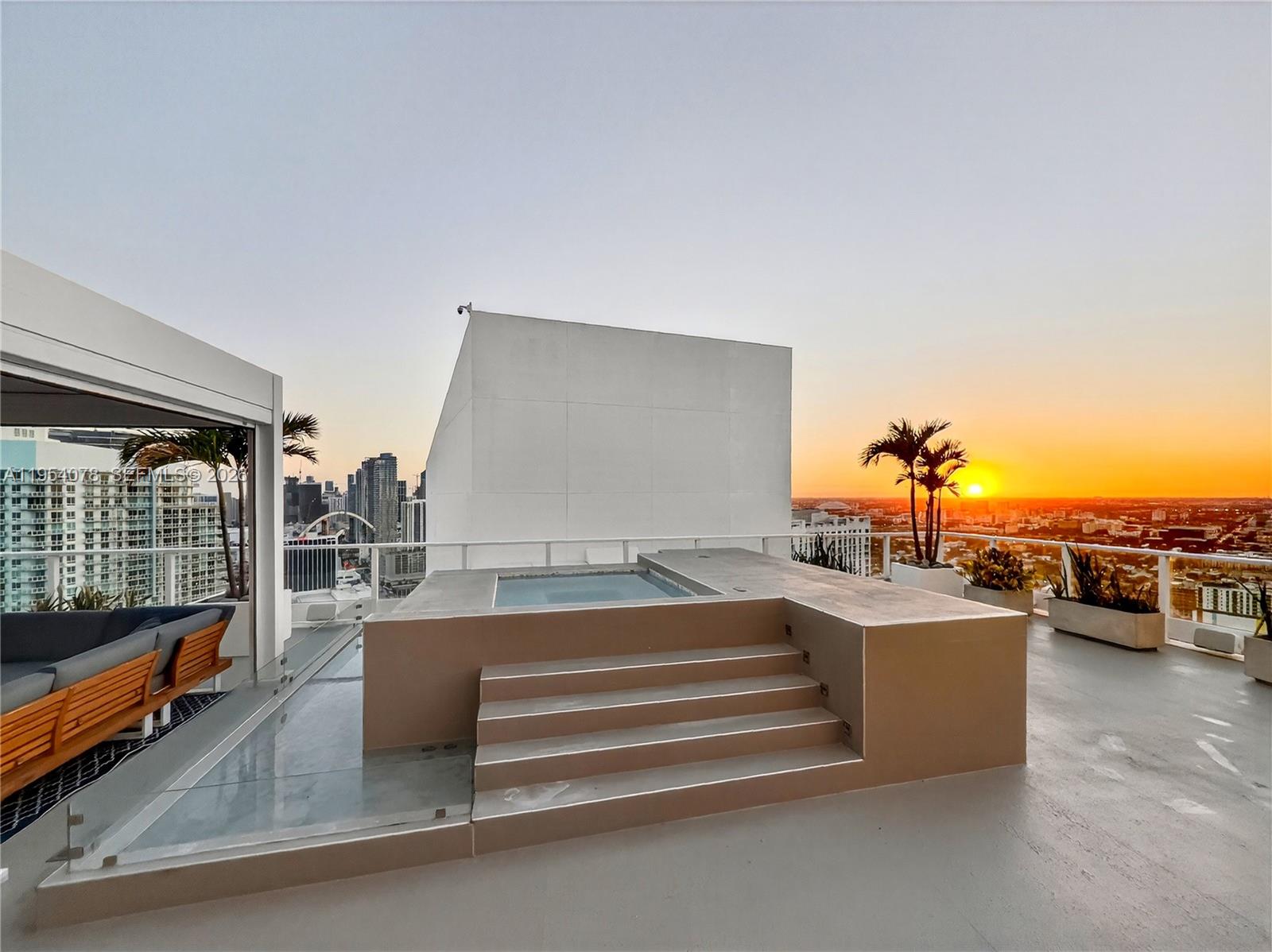 2020 N Bayshore Dr # 4104 Unit: PH-4104