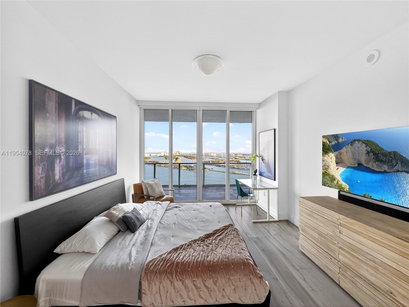 2020 N Bayshore Dr # 4104 Unit: PH-4104