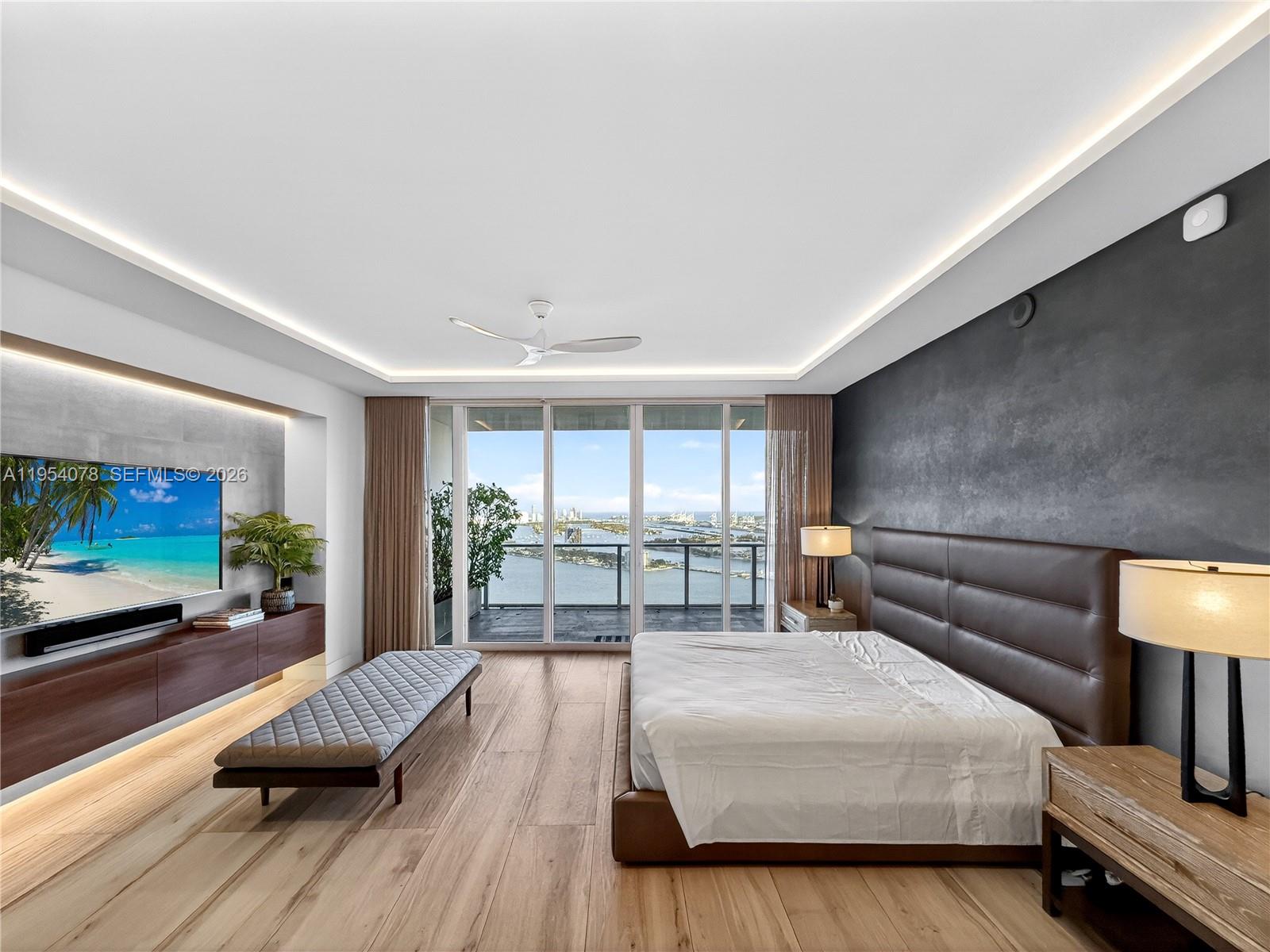 2020 N Bayshore Dr # 4104 Unit: PH-4104