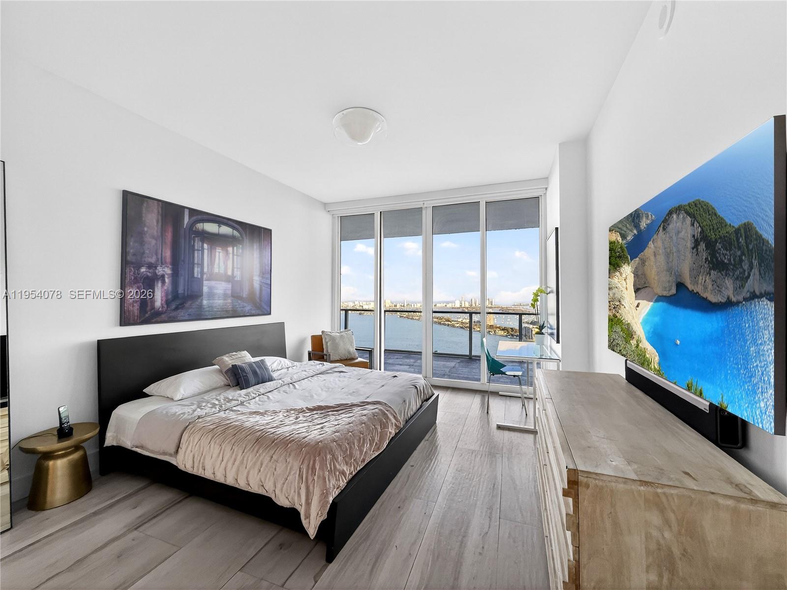 2020 N Bayshore Dr # 4104 Unit: PH-4104