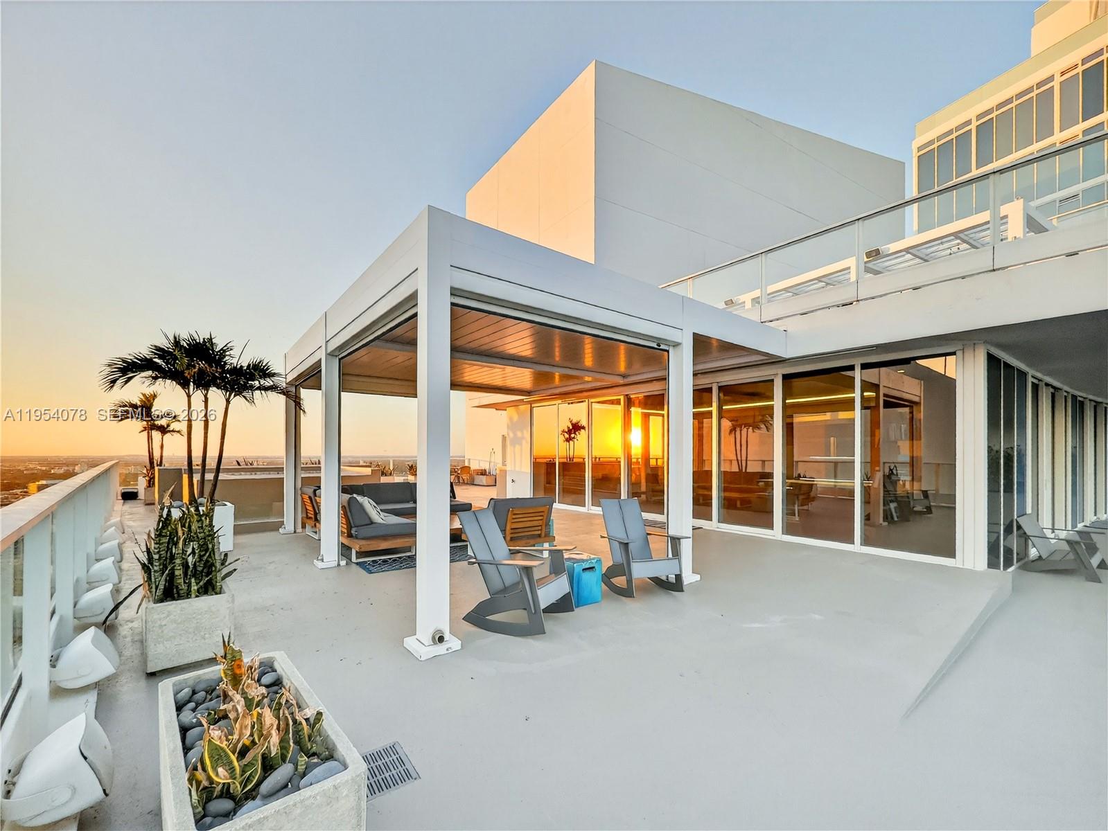 2020 N Bayshore Dr # 4104 Unit: PH-4104