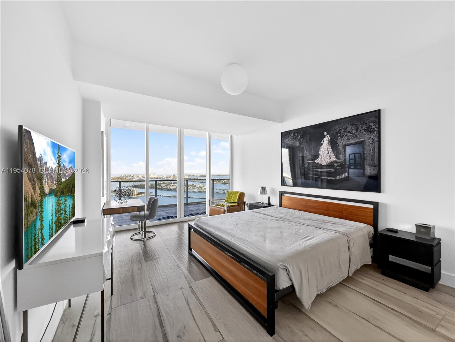 2020 N Bayshore Dr # 4104 Unit: PH-4104