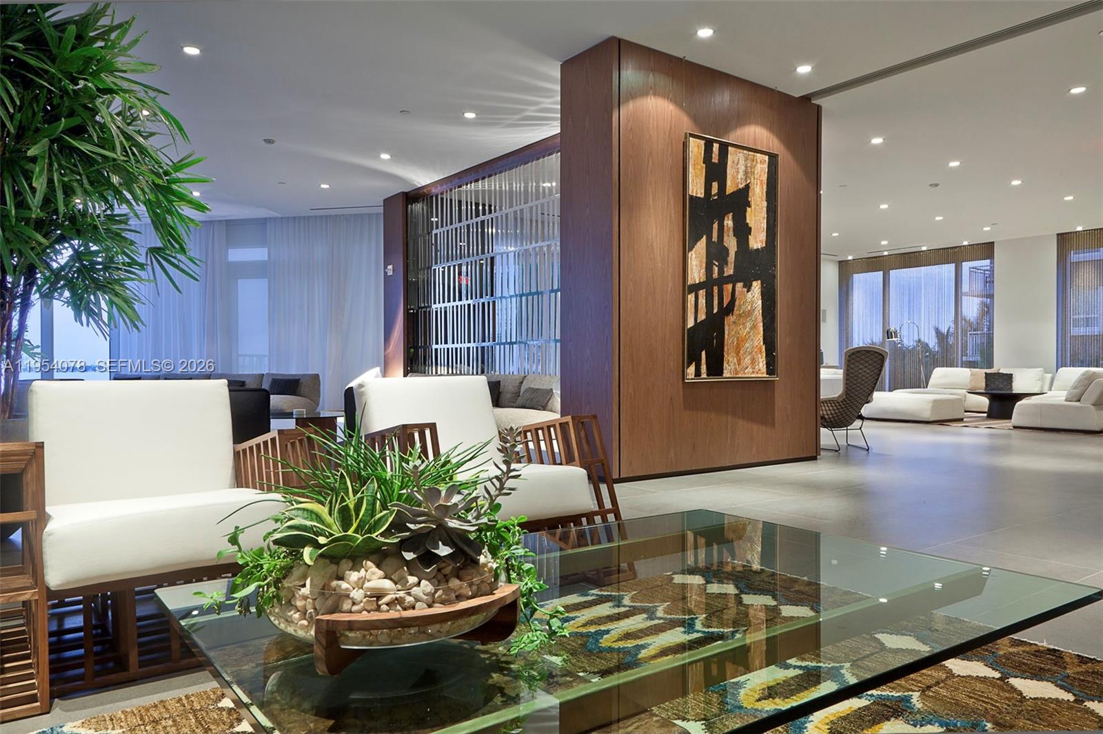 2020 N Bayshore Dr # 4104 Unit: PH-4104