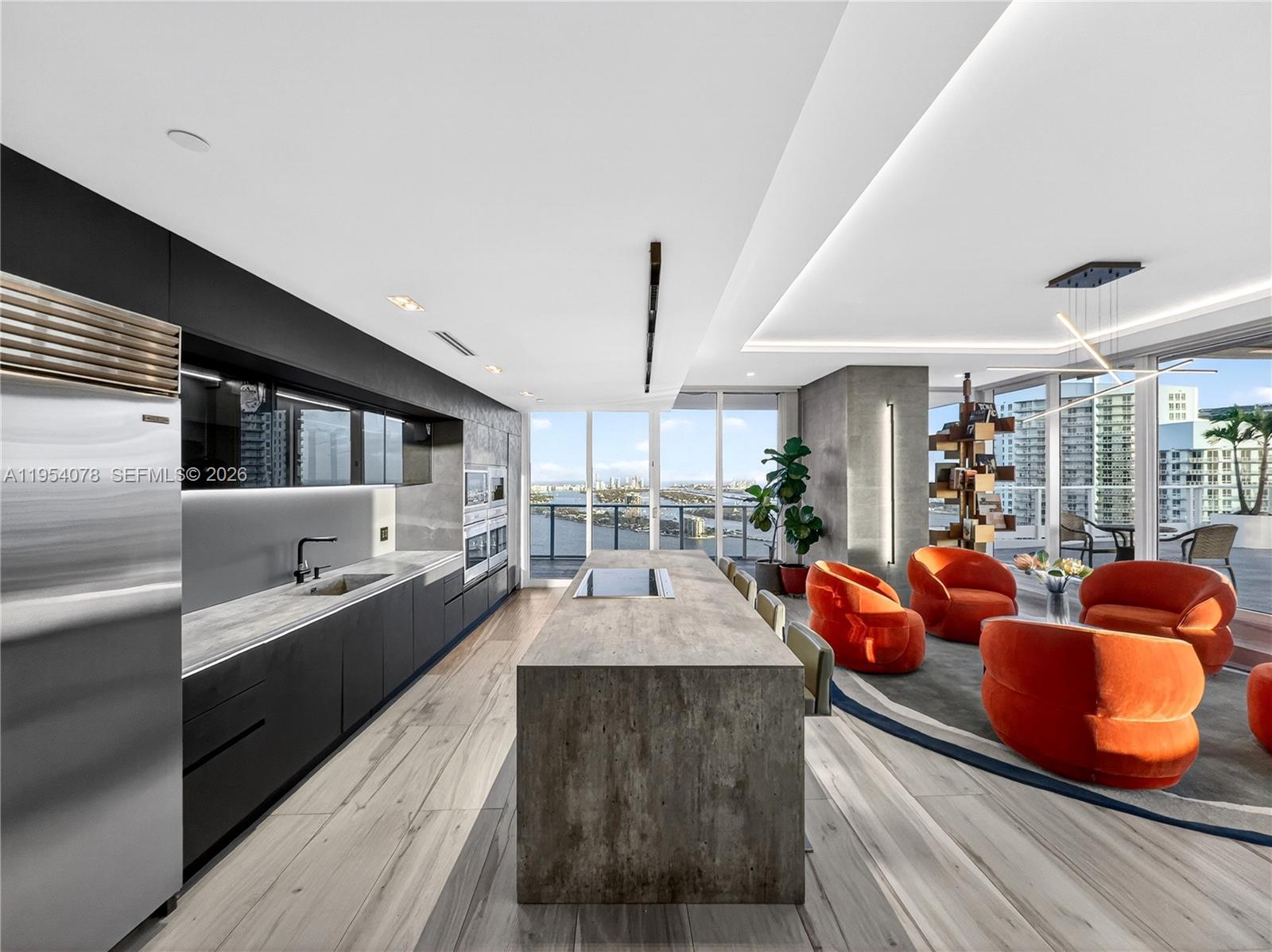 2020 N Bayshore Dr # 4104 Unit: PH-4104