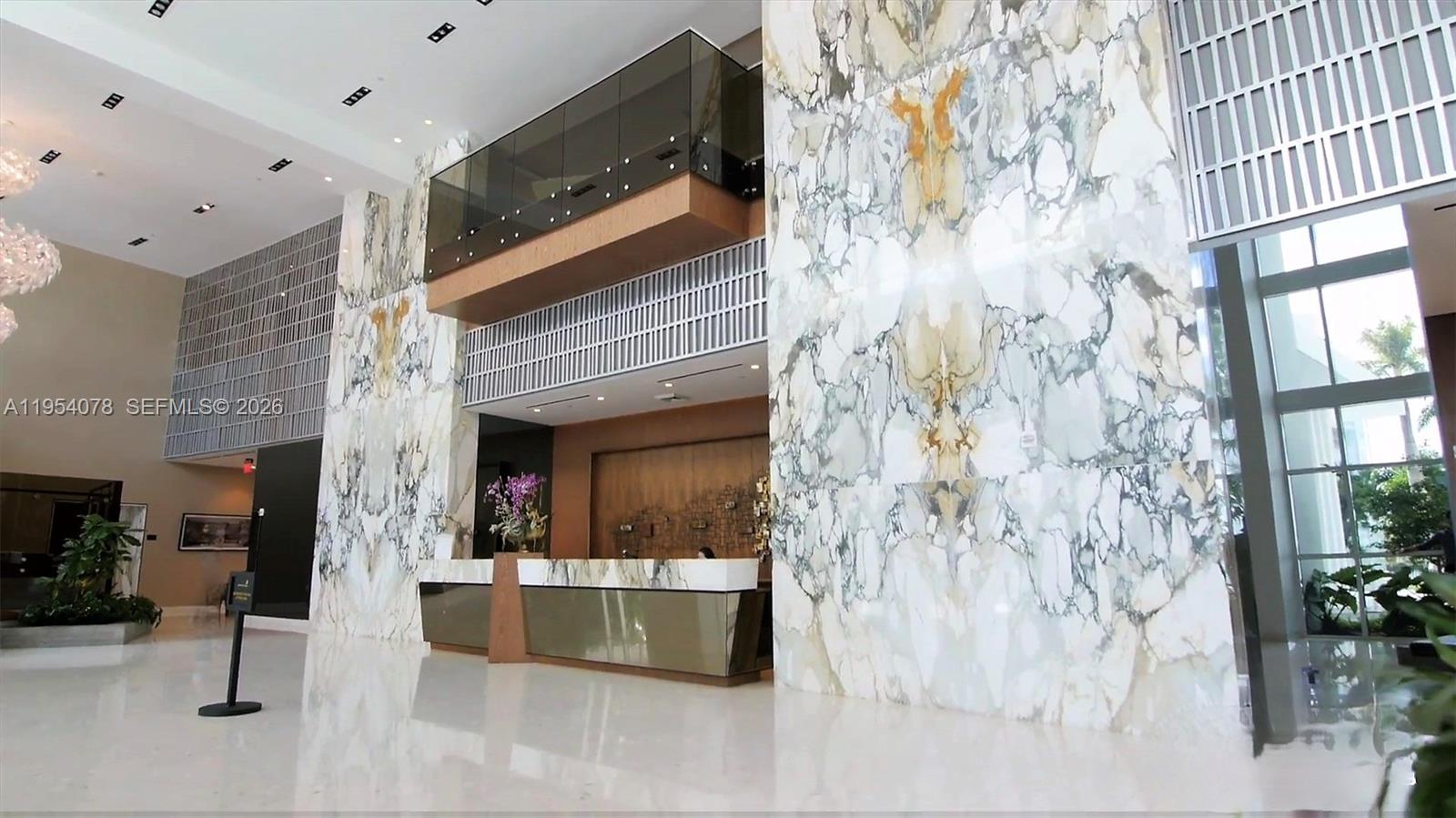 2020 N Bayshore Dr # 4104 Unit: PH-4104