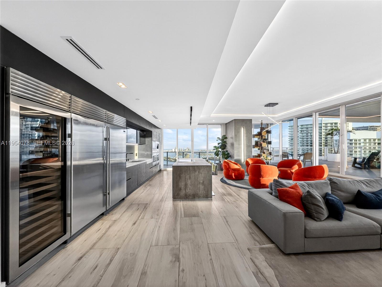 2020 N Bayshore Dr # 4104 Unit: PH-4104