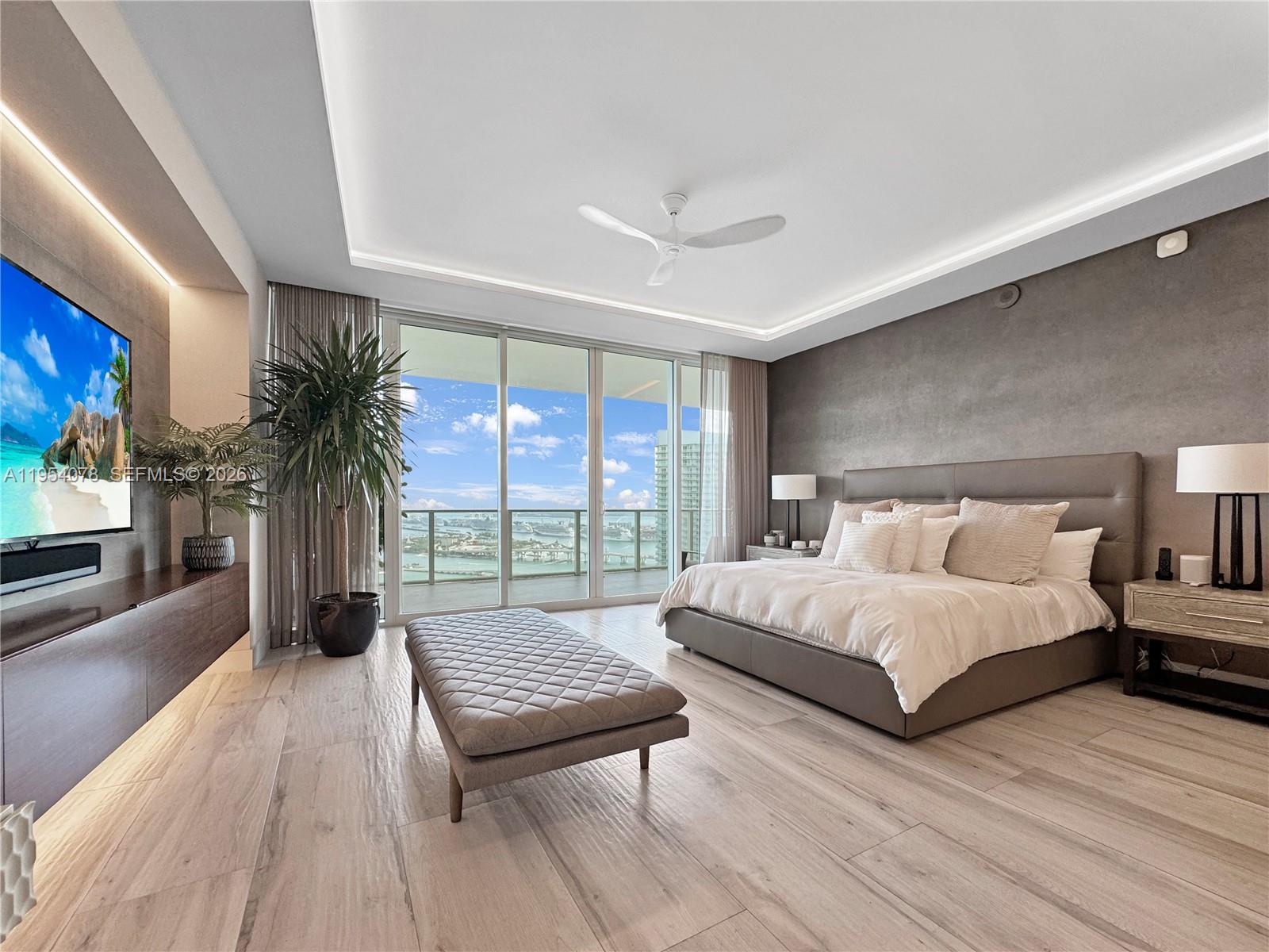 2020 N Bayshore Dr # 4104 Unit: PH-4104