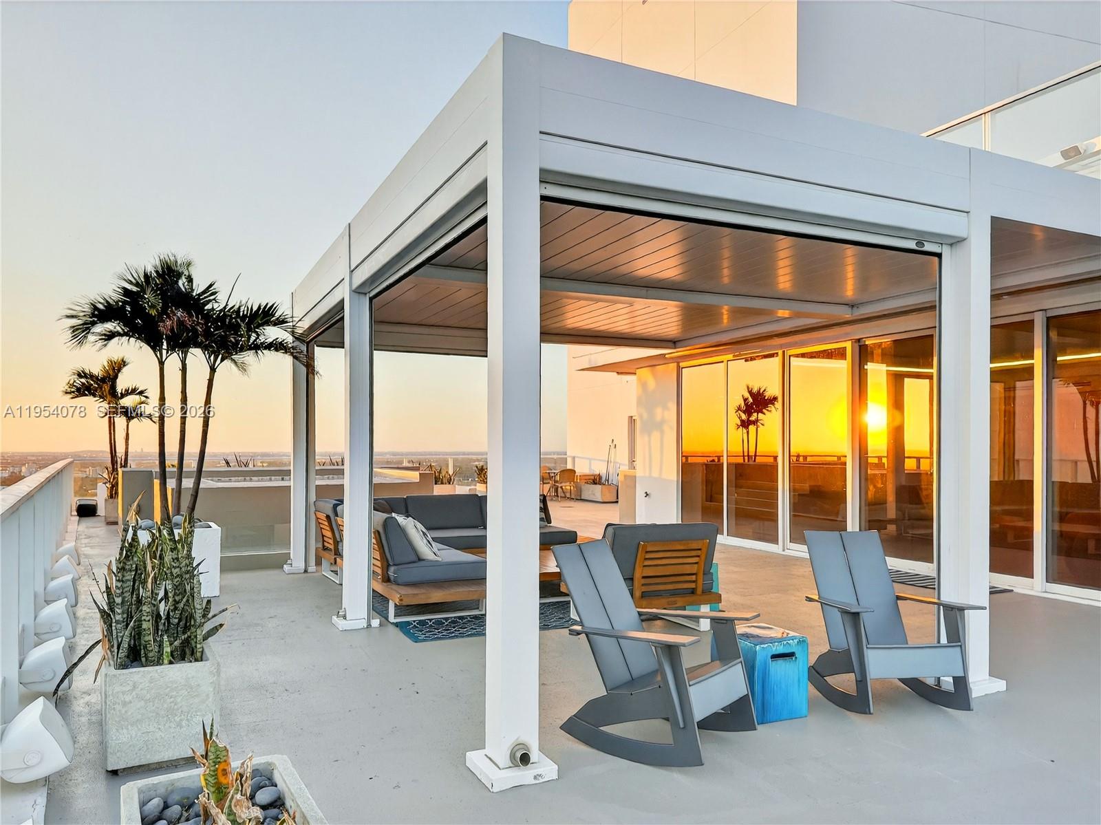 2020 N Bayshore Dr # 4104 Unit: PH-4104