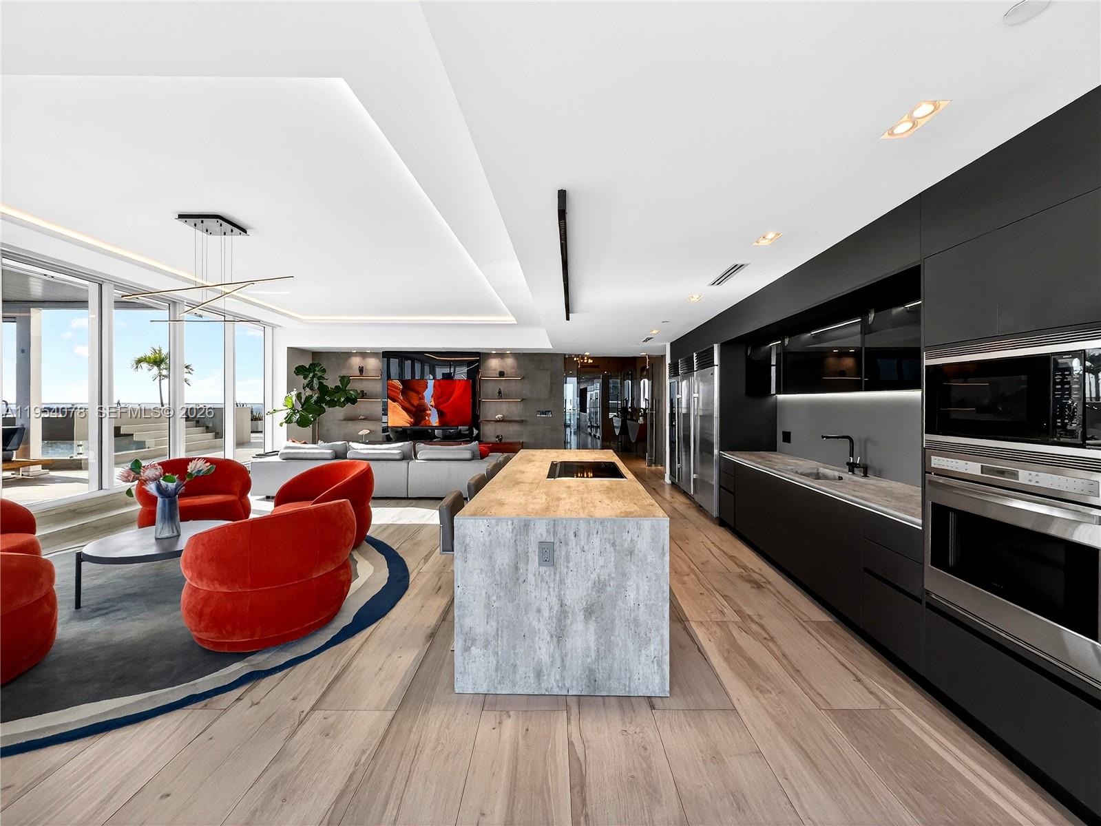 2020 N Bayshore Dr # 4104 Unit: PH-4104