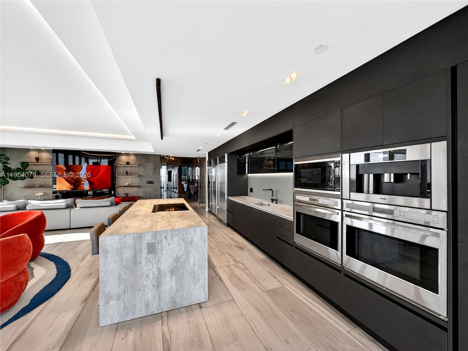 2020 N Bayshore Dr # 4104 Unit: PH-4104